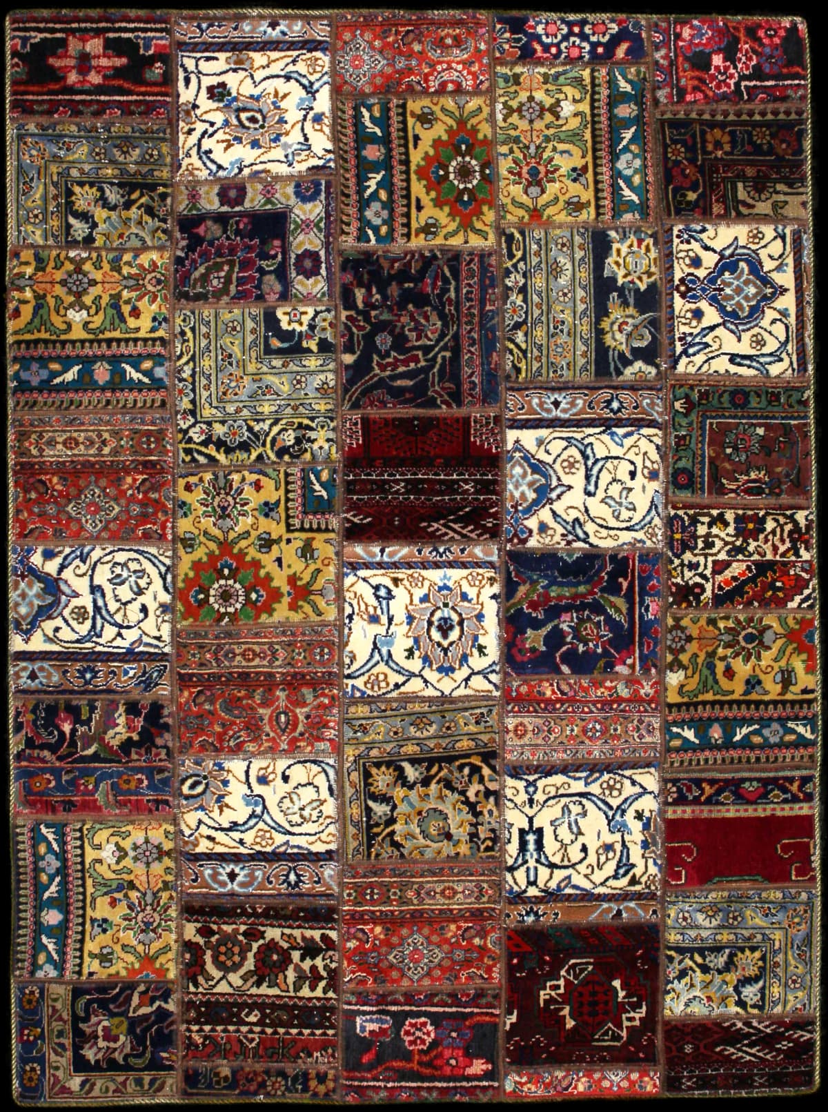 alfombra persa de estilo patchwork en dimensiones 202 centímetros de largo por 150 centímetros de ancho