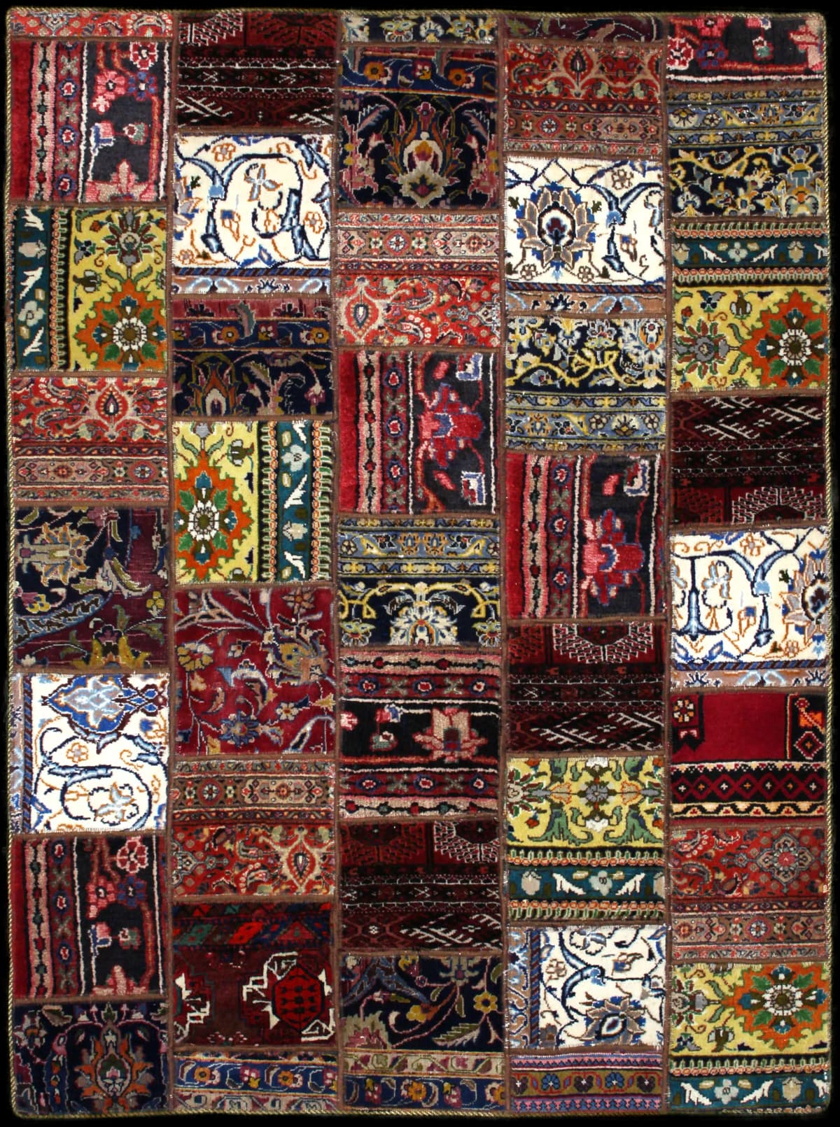 alfombra persa de estilo patchwork en dimensiones 202 centímetros de largo por 150 centímetros de ancho