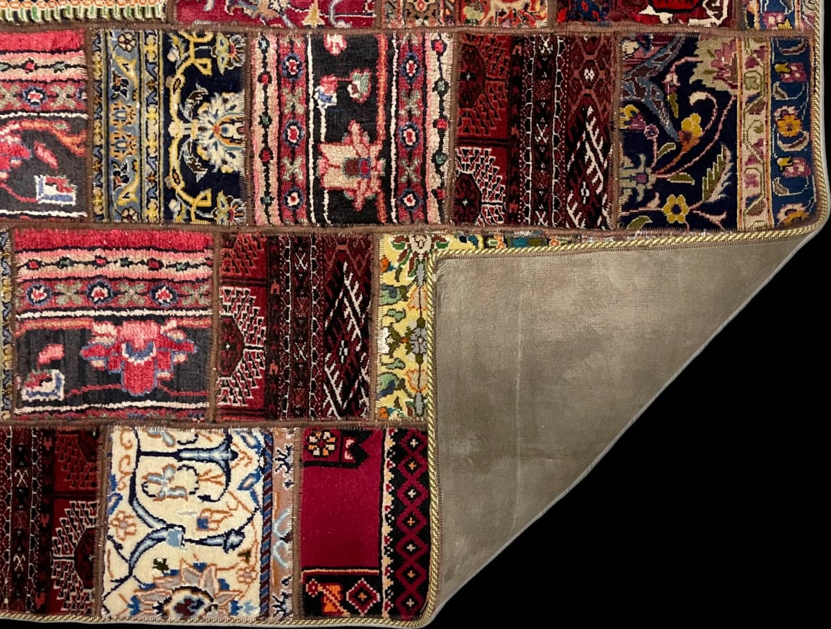 Tapis patchwork persan Rey, 150x202 cm, principalement rouge — Plié