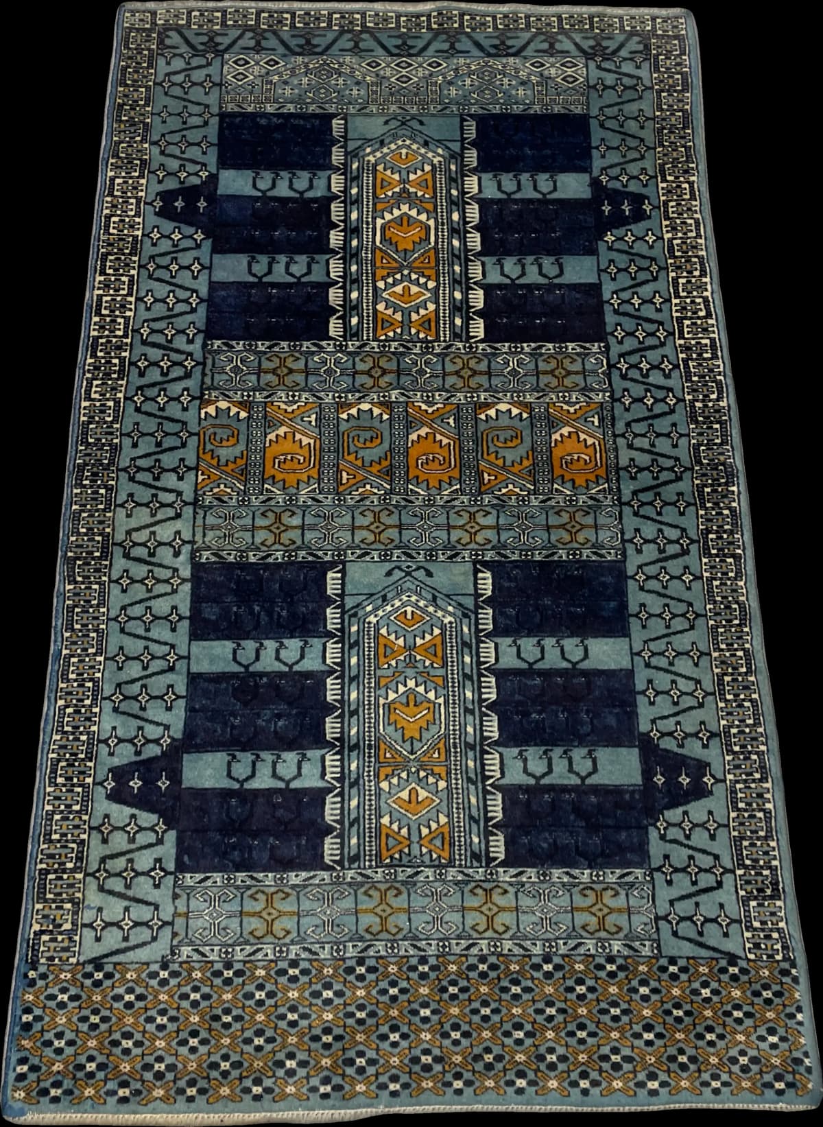 Perserteppich Turkmene, orientalisch, 95x166 cm, überwiegend in Blau — Perspektive
