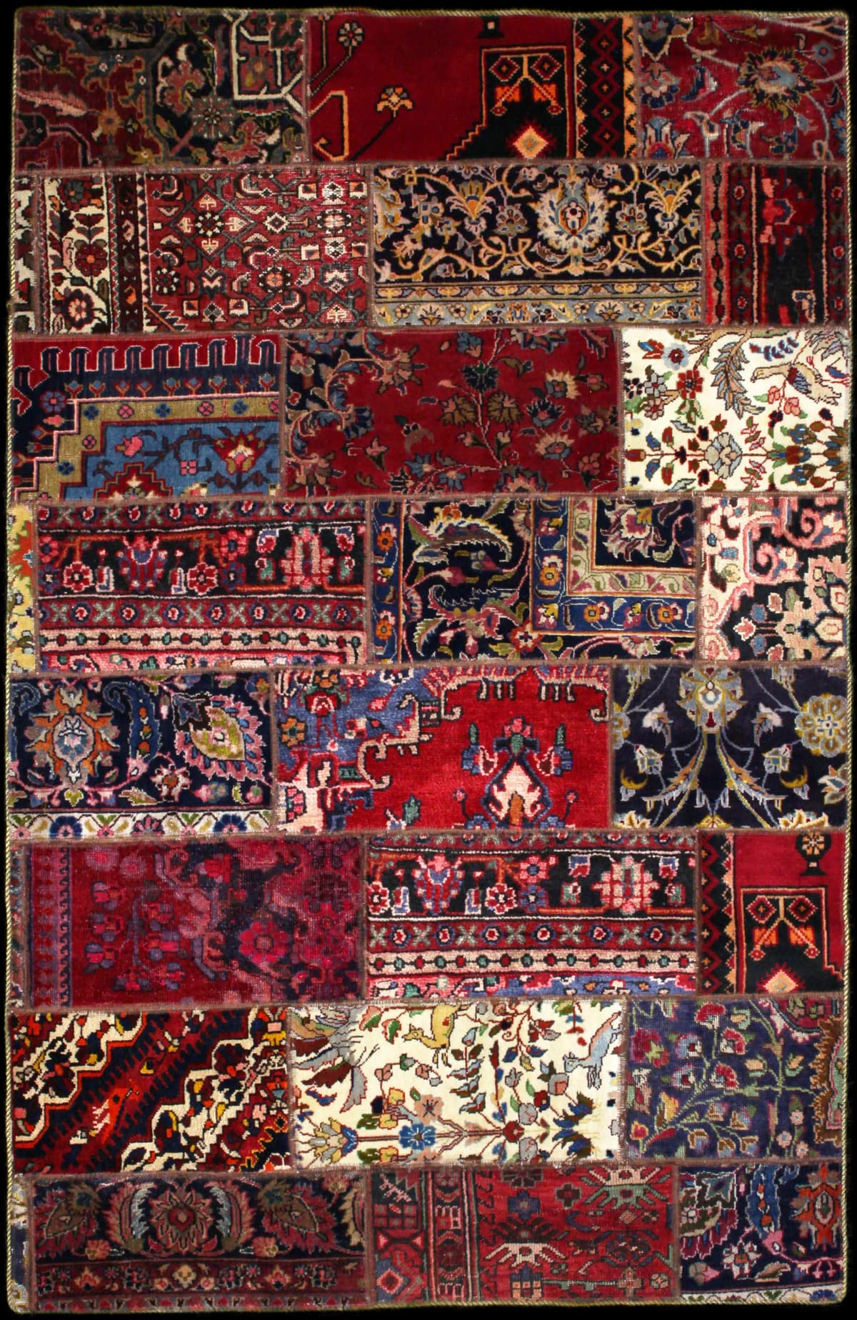 alfombra persa de estilo patchwork en dimensiones 235 centímetros de largo por 151 centímetros de ancho
