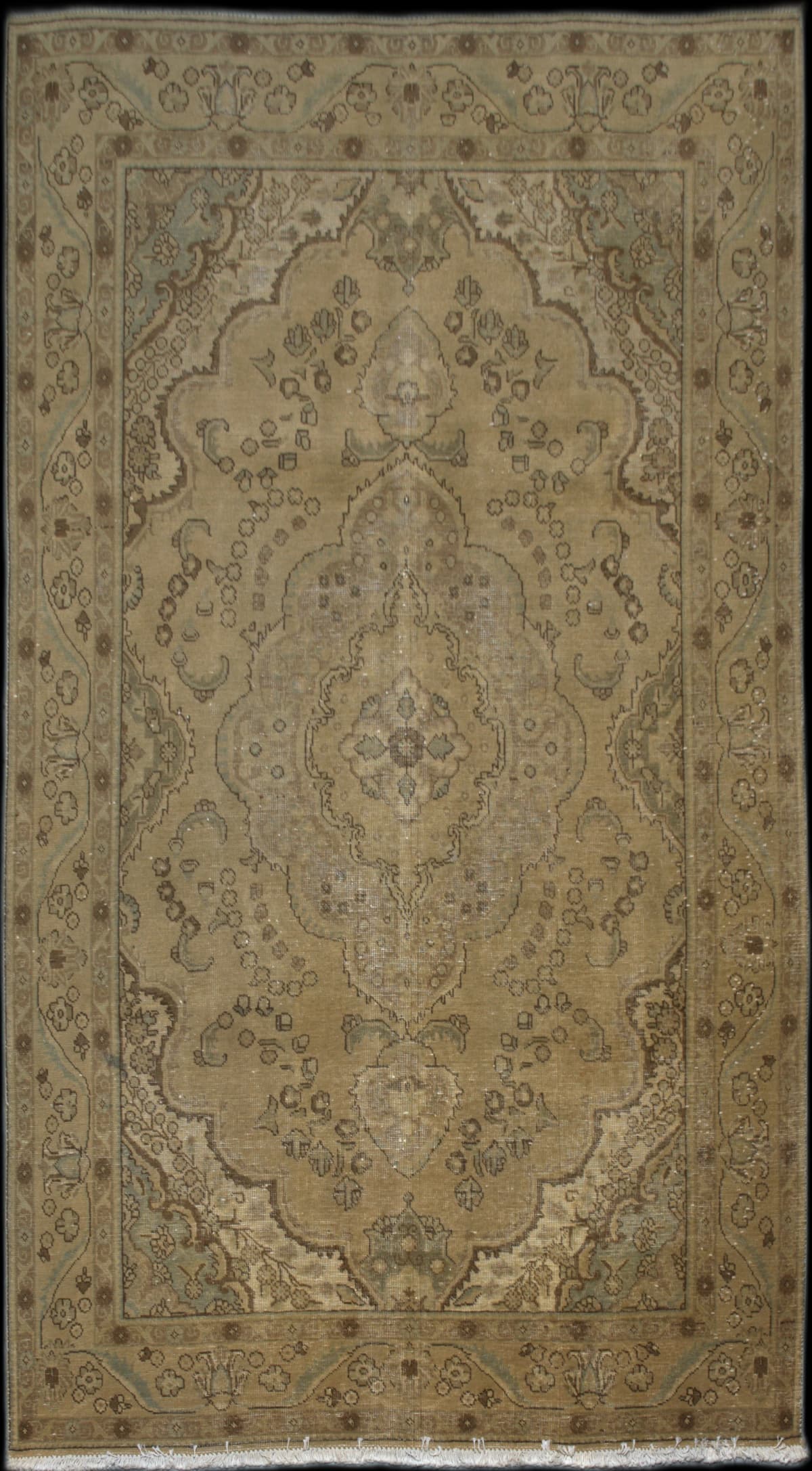 Persian rug in dimensions 283 centimeters length by 192 centimeters width