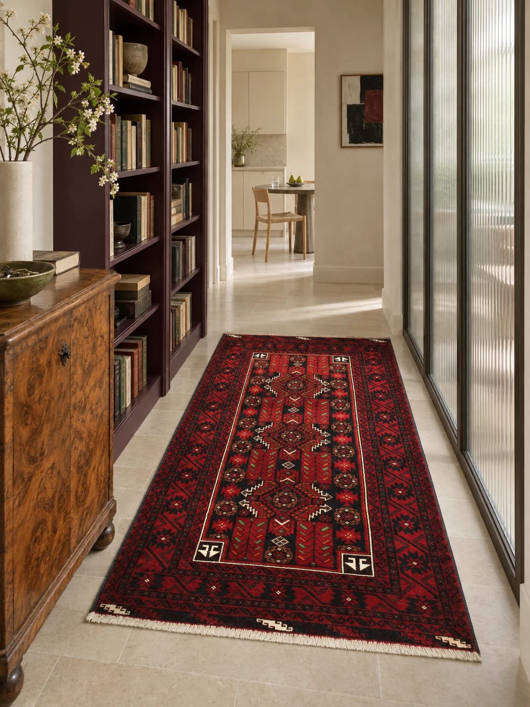 Perserteppich Belutsch, orientalisch, 110x212 cm, überwiegend in Rot — Im Raum