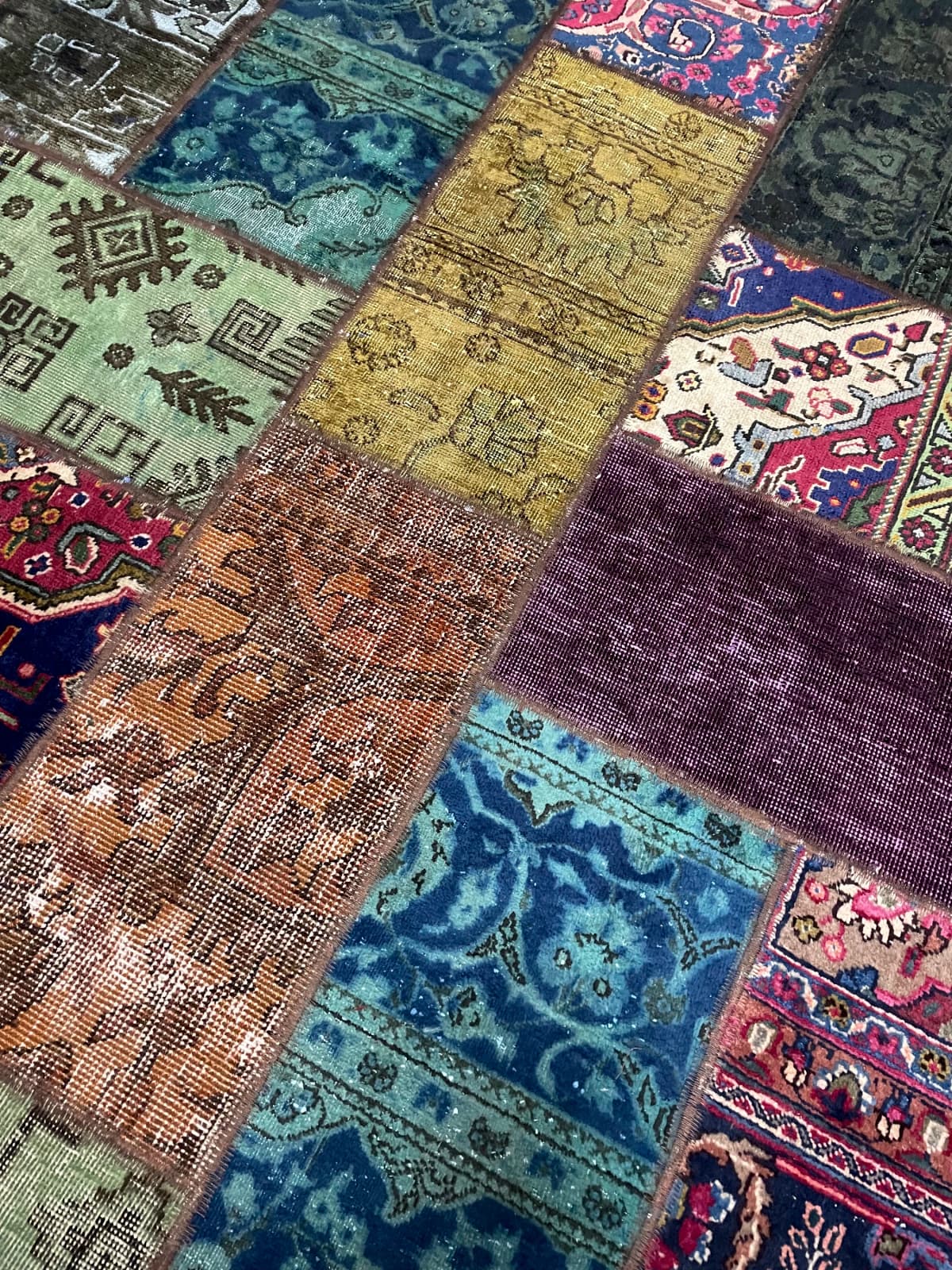 Tapis patchwork persan Rey, 150x207 cm, multicolore — Gros plan de la texture
