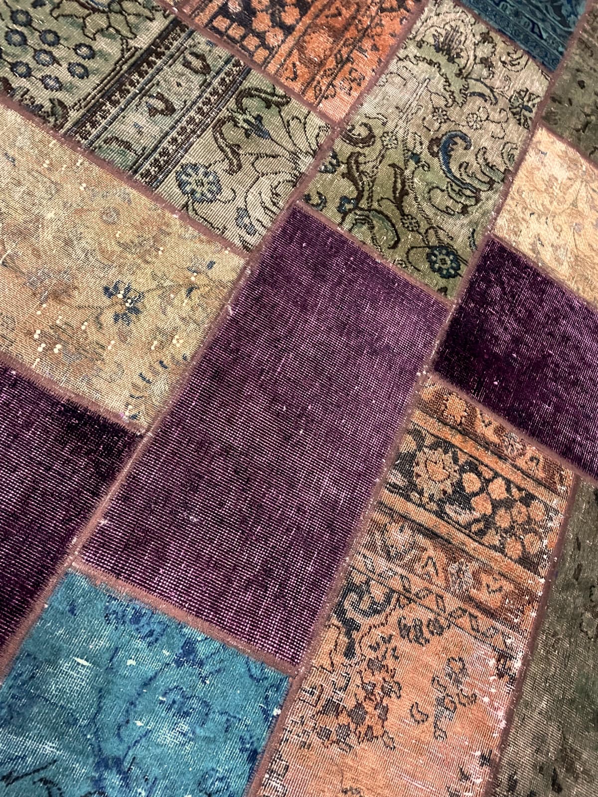 Persischer Patchwork-Teppich Rey, 152x210 cm, bunt — Nahaufnahme der Textur