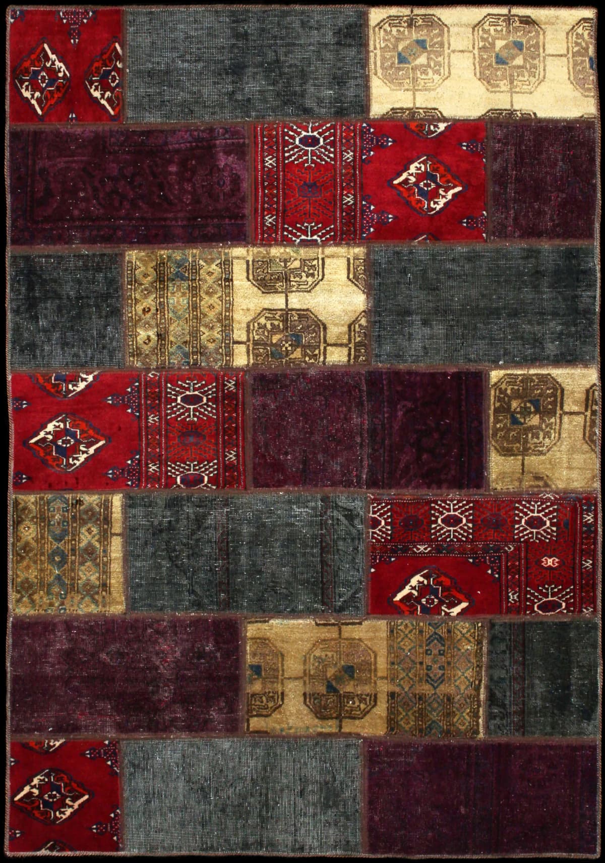 alfombra persa de estilo patchwork en dimensiones 213 centímetros de largo por 150 centímetros de ancho