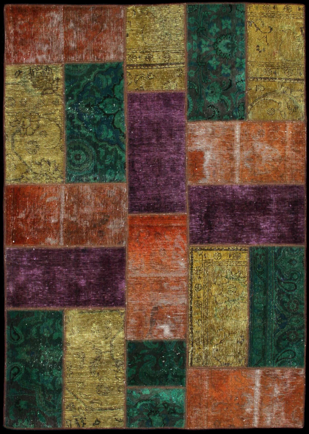 alfombra persa de estilo patchwork en dimensiones 210 centímetros de largo por 150 centímetros de ancho