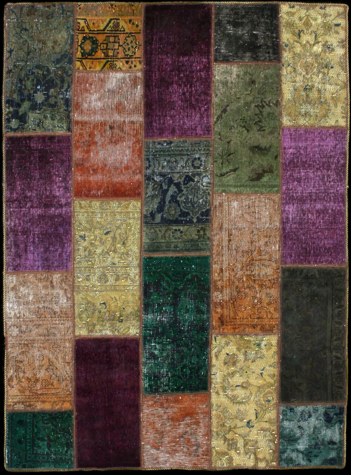 alfombra persa de estilo patchwork en dimensiones 205 centímetros de largo por 152 centímetros de ancho