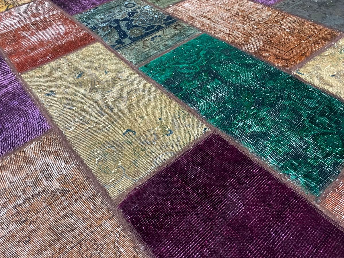 Persischer Patchwork-Teppich Rey, 152x205 cm, bunt — Nahaufnahme der Textur
