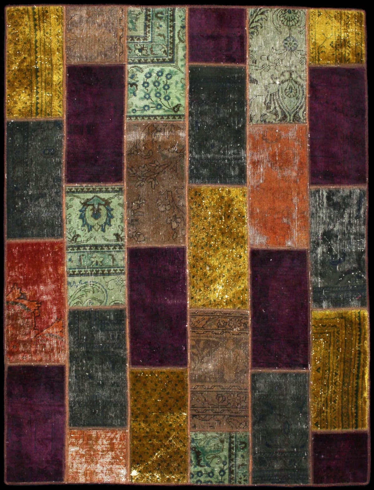 alfombra persa de estilo patchwork en dimensiones 200 centímetros de largo por 153 centímetros de ancho