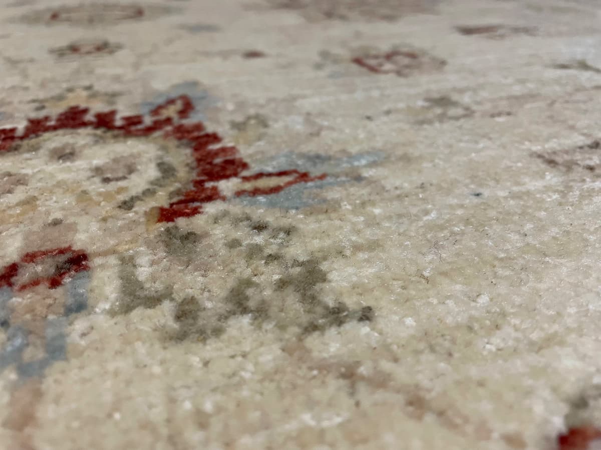 Pakistanischer Ziegler-Teppich, 137x216 cm, überwiegend in Gelb — Nahaufnahme der Textur