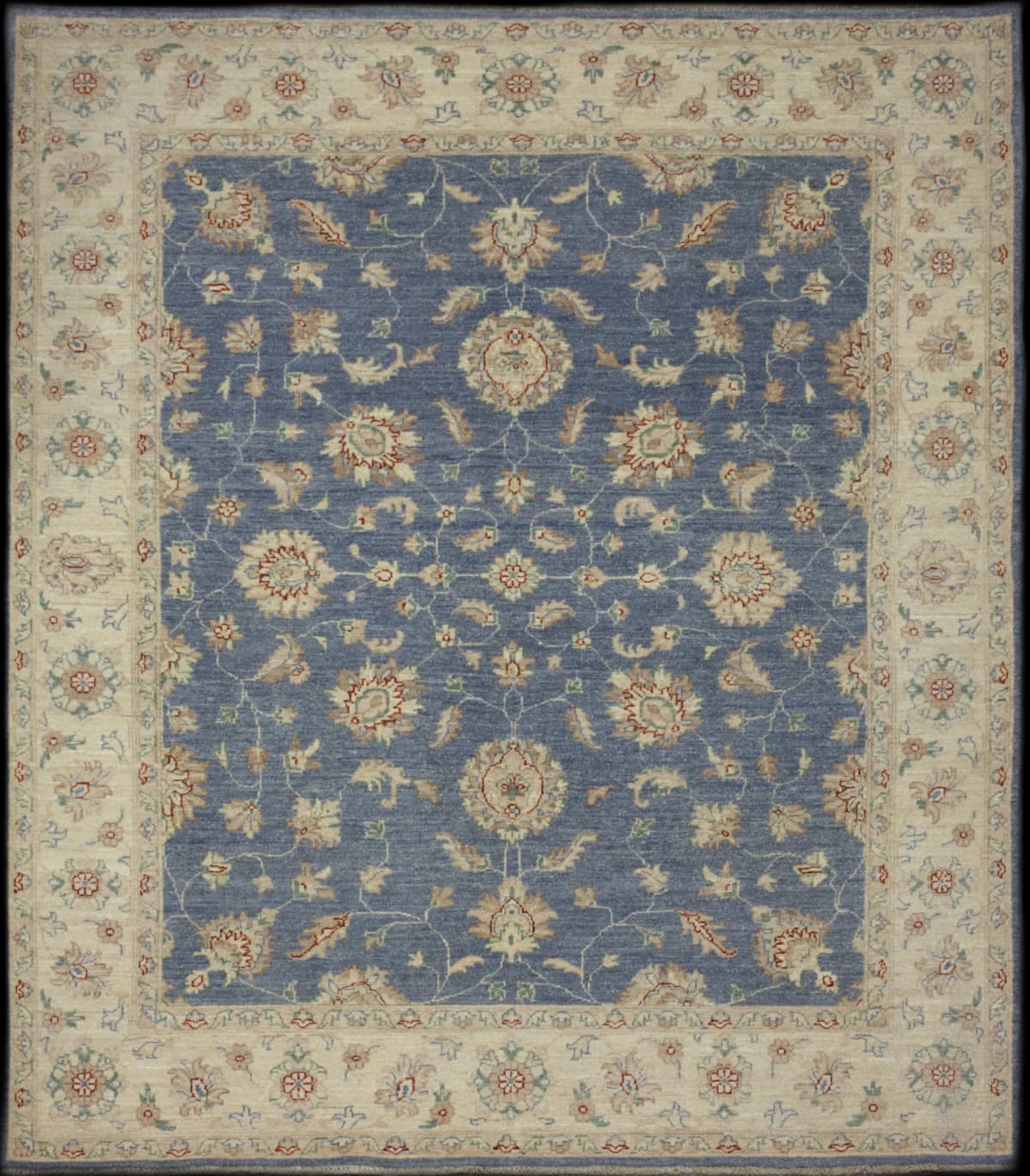 alfombra Pakistán en dimensiones 241 centímetros de largo por 196 centímetros de ancho con colores principalmente beige y azul