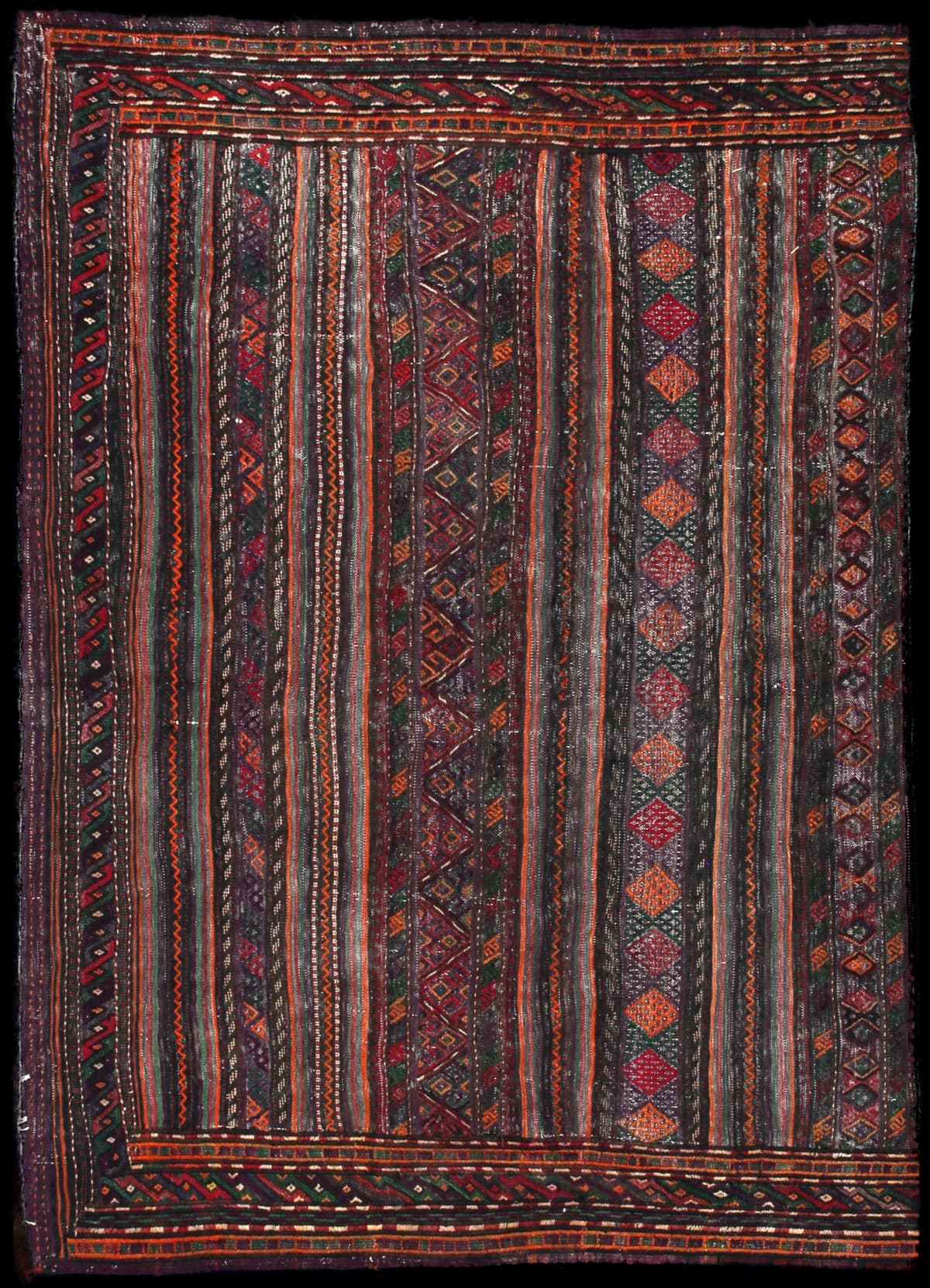 Persian rug of Sumak style in dimensions 156 centimeters length by 113 centimeters width with mainly purple and brown colors — Full view