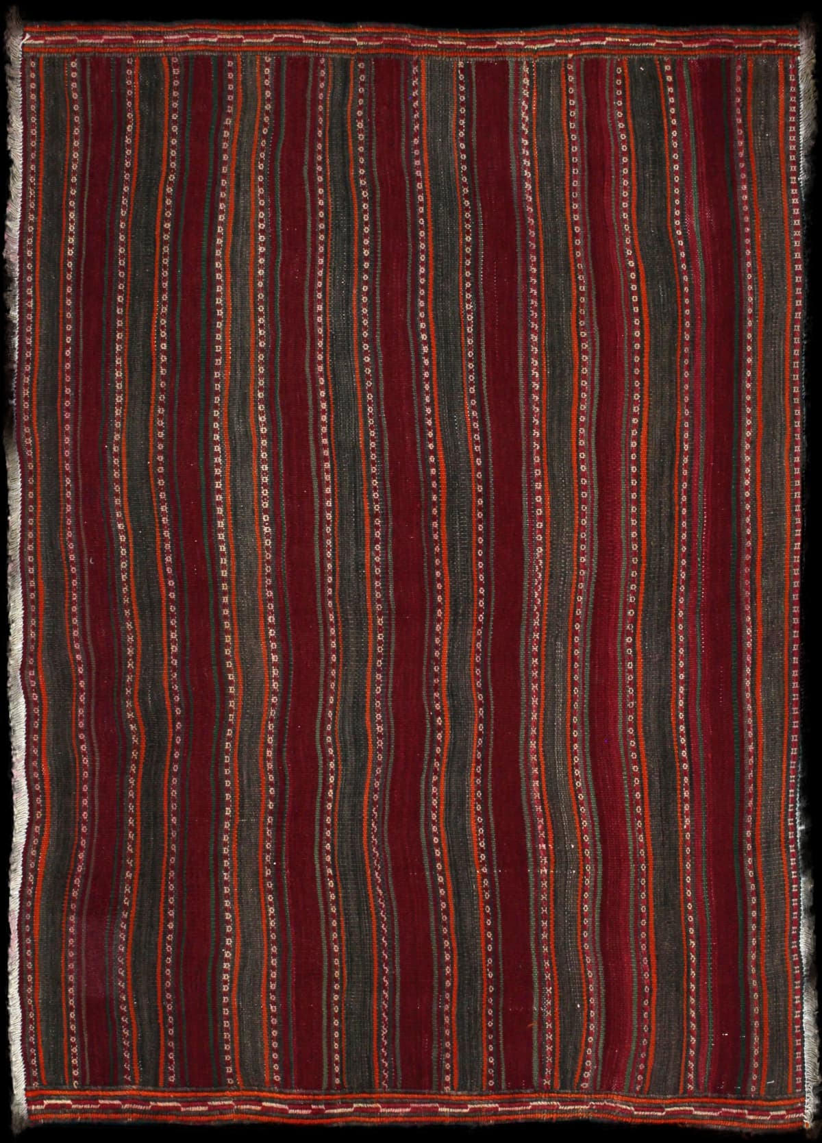 Persian rug of Sumak style in dimensions 177 centimeters length by 131 centimeters width with mainly red and orange colors