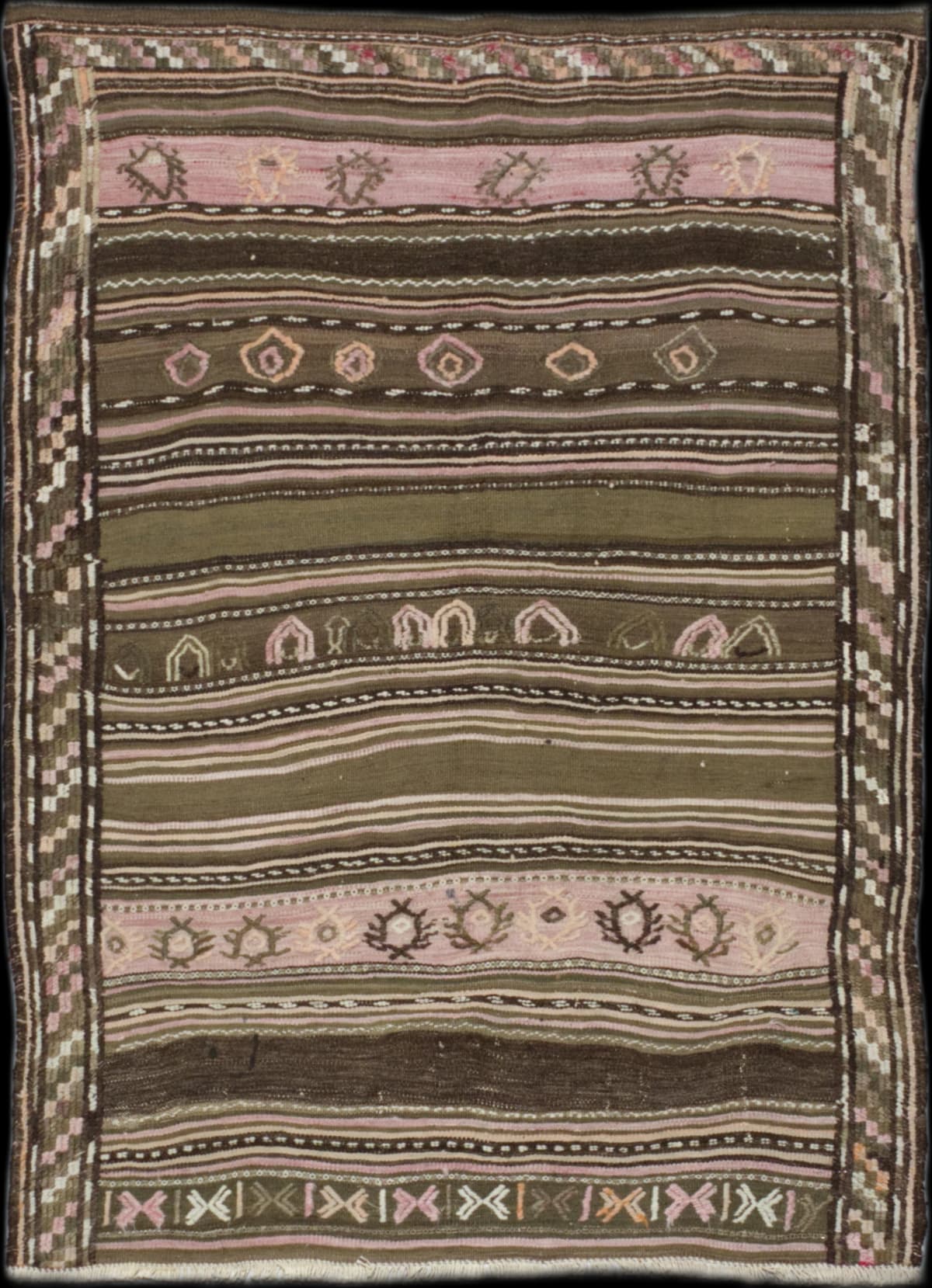 Persian rug in dimensions 165 centimeters length by 117 centimeters width with mainly colorful colors