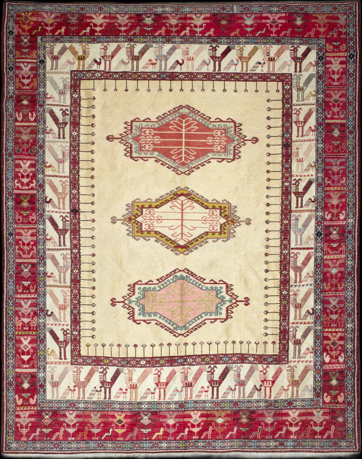 Persian rug in dimensions 280 centimeters length by 197 centimeters width with mainly red colors