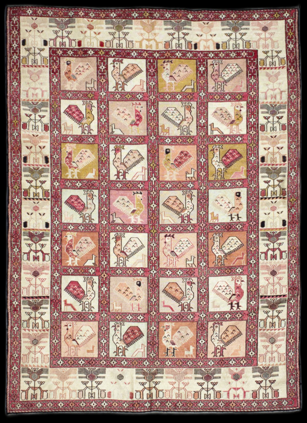 alfombra persa en dimensiones 189 centímetros de largo por 125 centímetros de ancho con colores principalmente rosa y beige