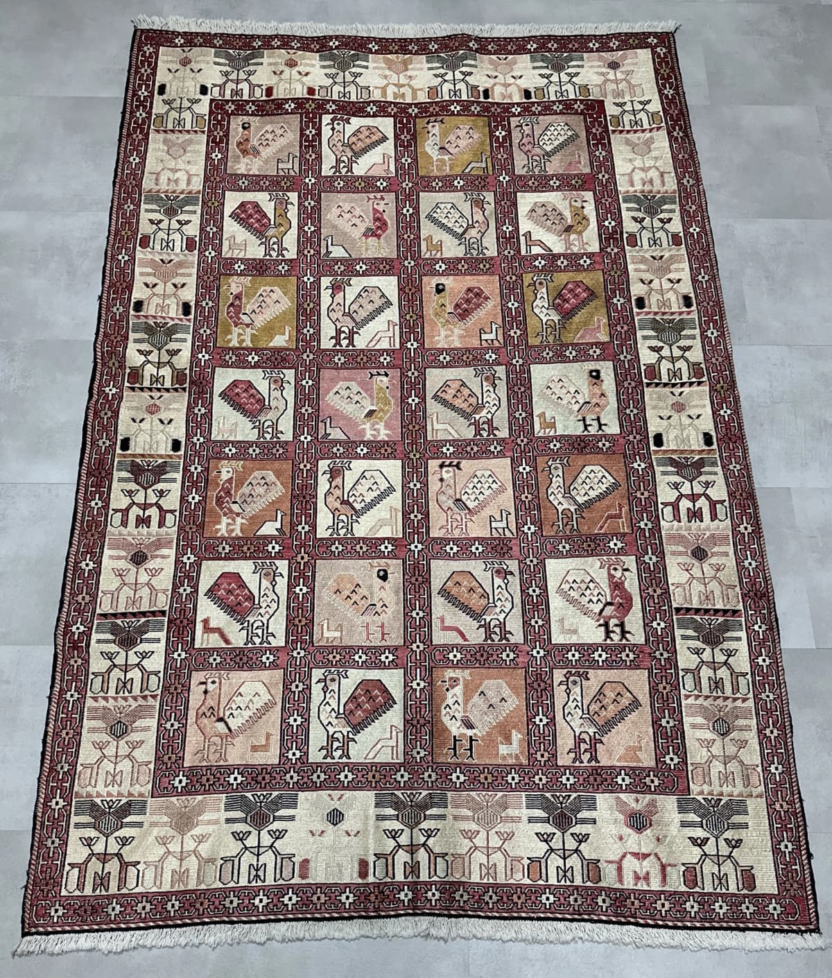 Perserteppich, orientalisch, 125x189 cm, überwiegend in Rosa und Beige — Perspektive