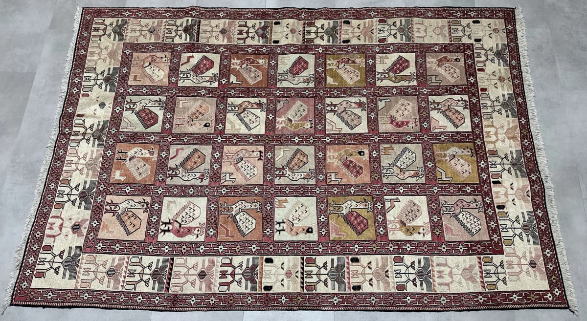 Perserteppich, orientalisch, 125x189 cm, überwiegend in Rosa und Beige — Perspektive