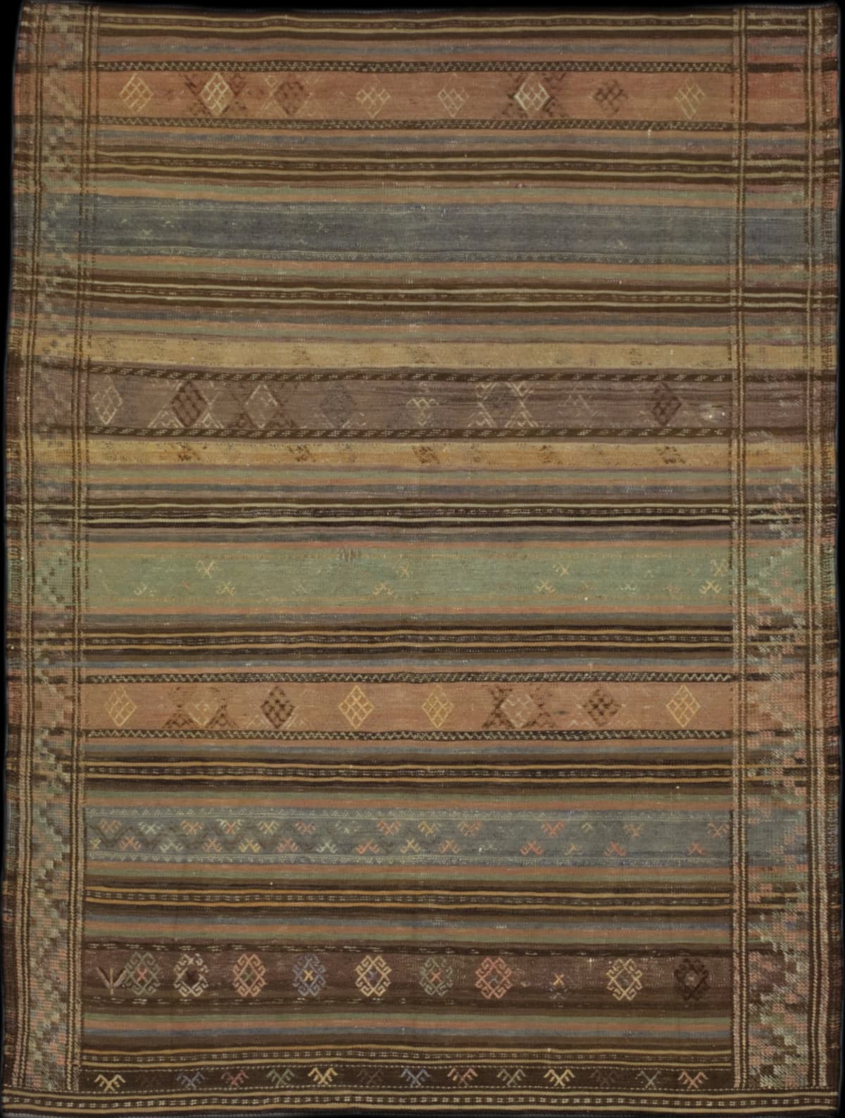 Persian rug in dimensions 190 centimeters length by 136 centimeters width with mainly brown colors
