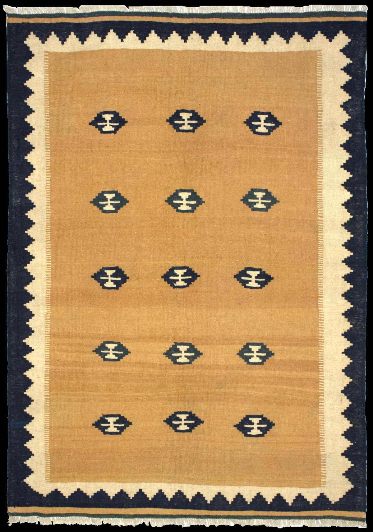 alfombra persa de estilo kilim en dimensiones 231 centímetros de largo por 160 centímetros de ancho con colores principalmente amarillo