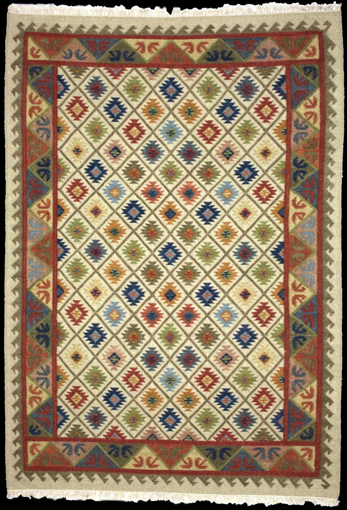 alfombra india de estilo kilim en dimensiones 274 centímetros de largo por 183 centímetros de ancho