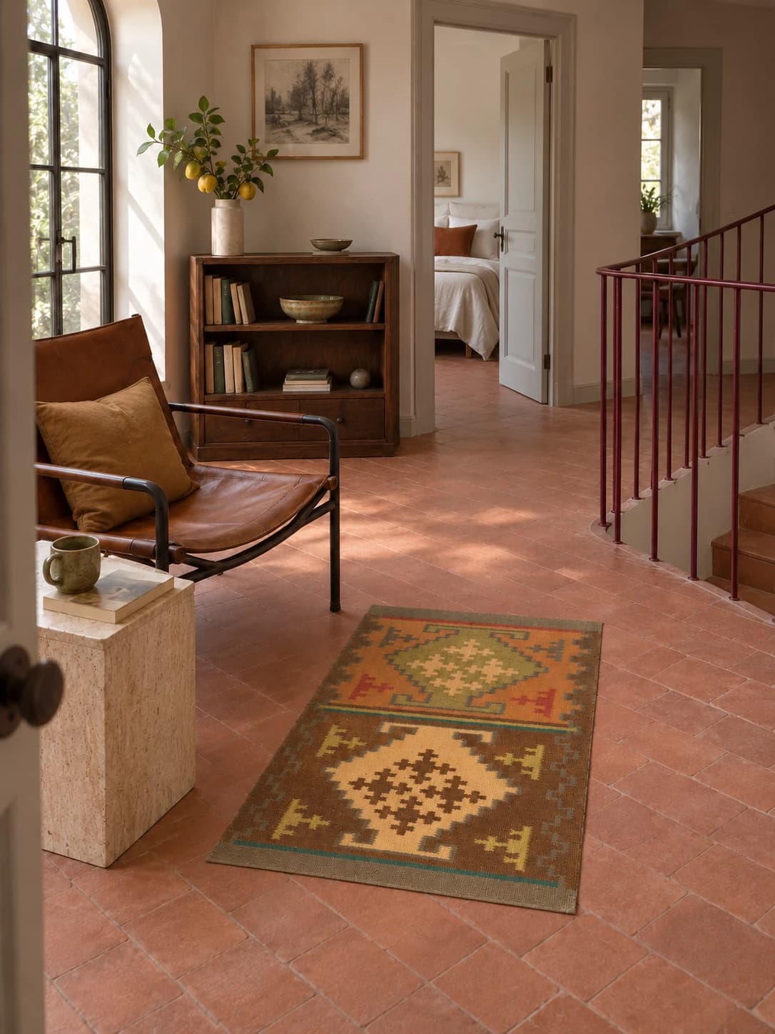 Tapis kilim indien, 60x90 cm, principalement marron — Dans une pièce