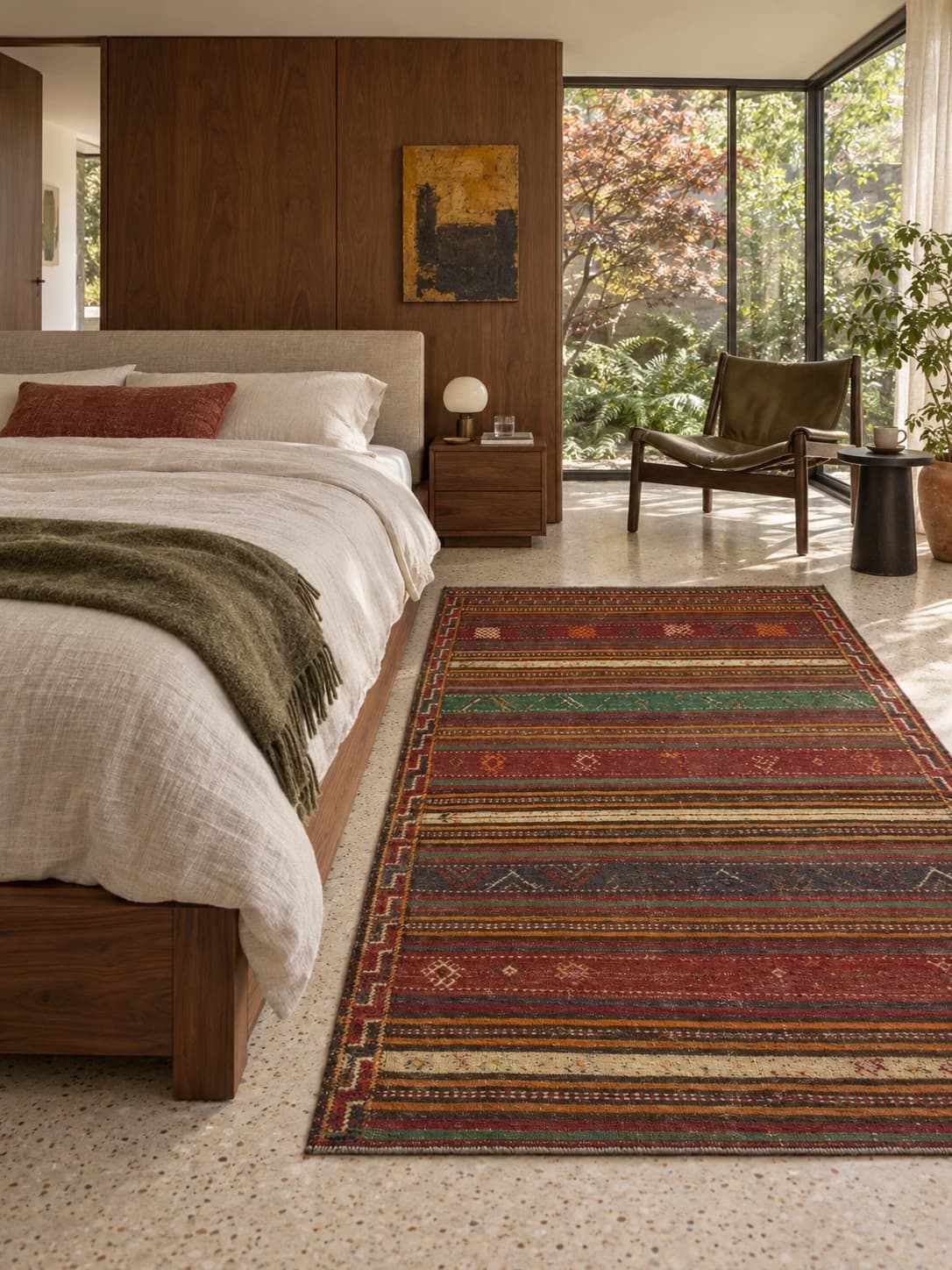 Tapis persan kilim soumak, géométrique, 150x185 cm, principalement marron — Dans une pièce