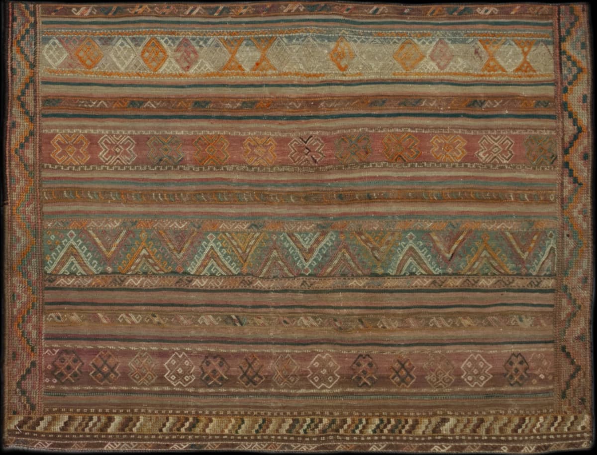 Persian rug in dimensions 166 centimeters length by 120 centimeters width with mainly colorful colors