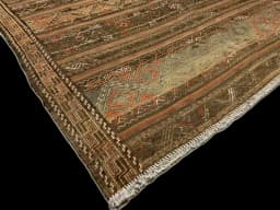 Persian Sumak Kilim rug, 155x240 cm, mainly brown — Corner & edge