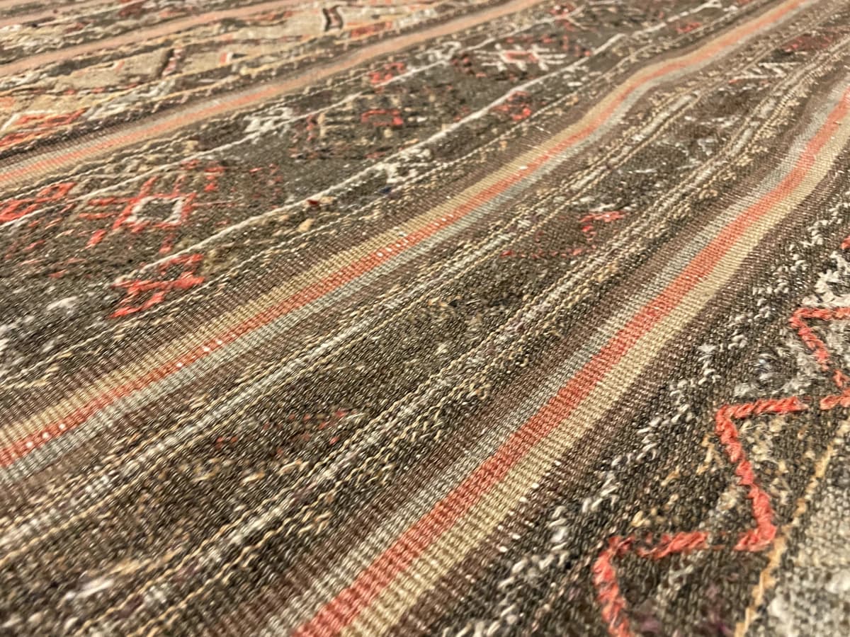 Persian Sumak Kilim rug, 155x240 cm, mainly brown — Texture close-up