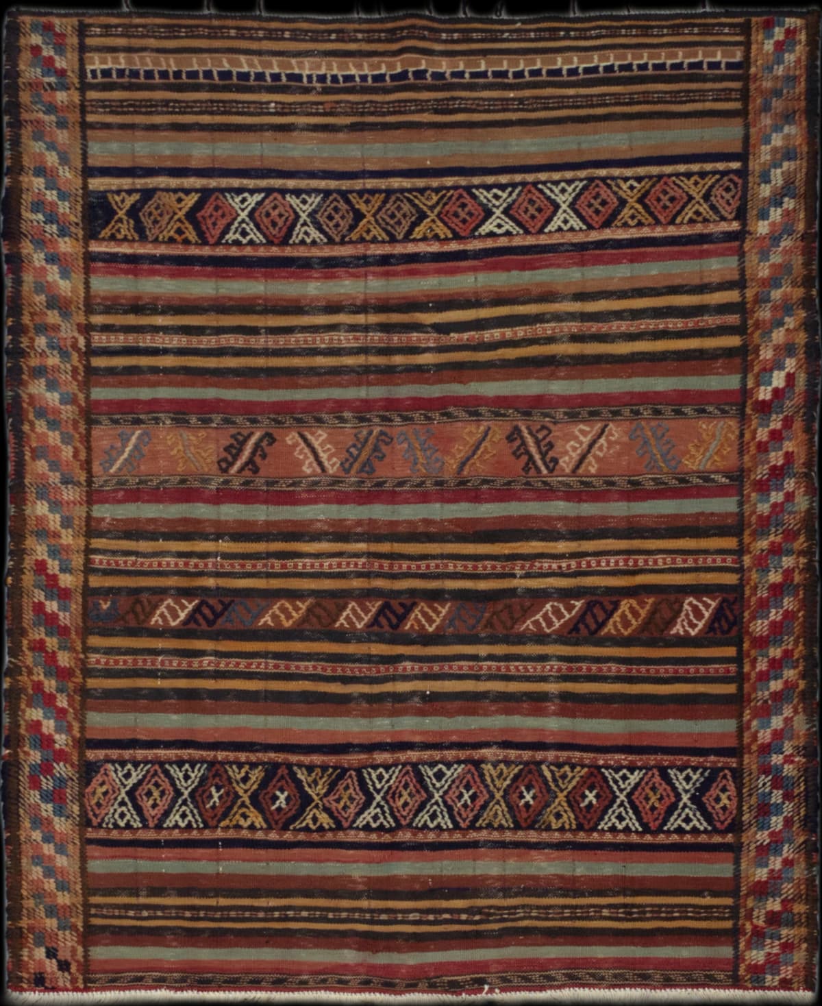 Persian rug in dimensions 163 centimeters length by 125 centimeters width with mainly brown colors