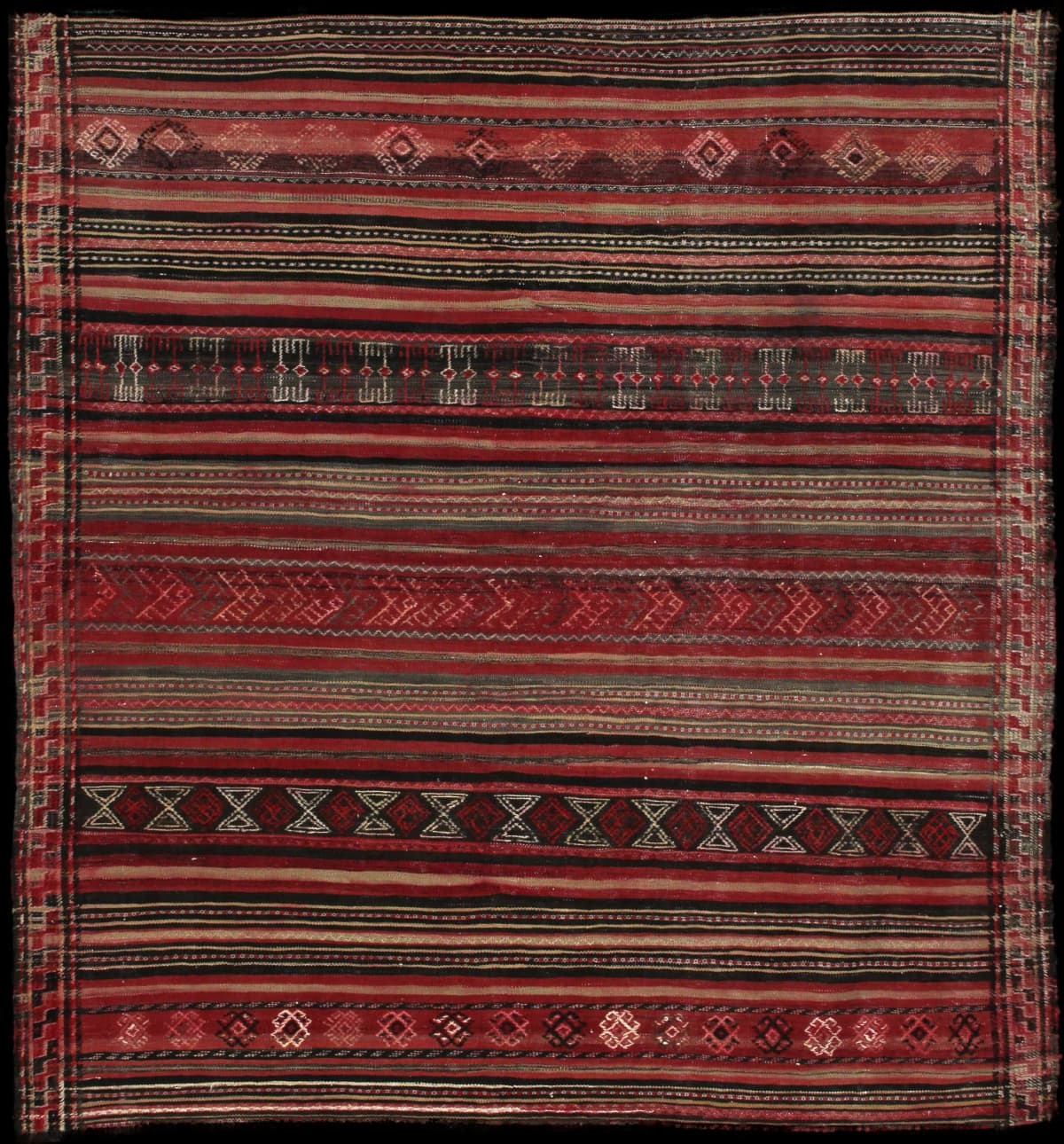 Persian rug of Sumak style in dimensions 165 centimeters length by 154 centimeters width with mainly red colors
