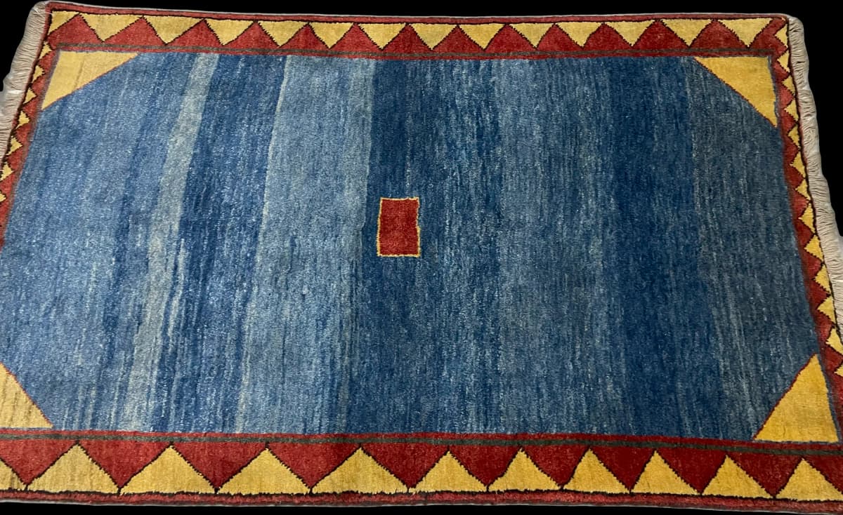 Perserteppich Gabbeh, orientalisch, 128x200 cm, überwiegend in Blau — Perspektive