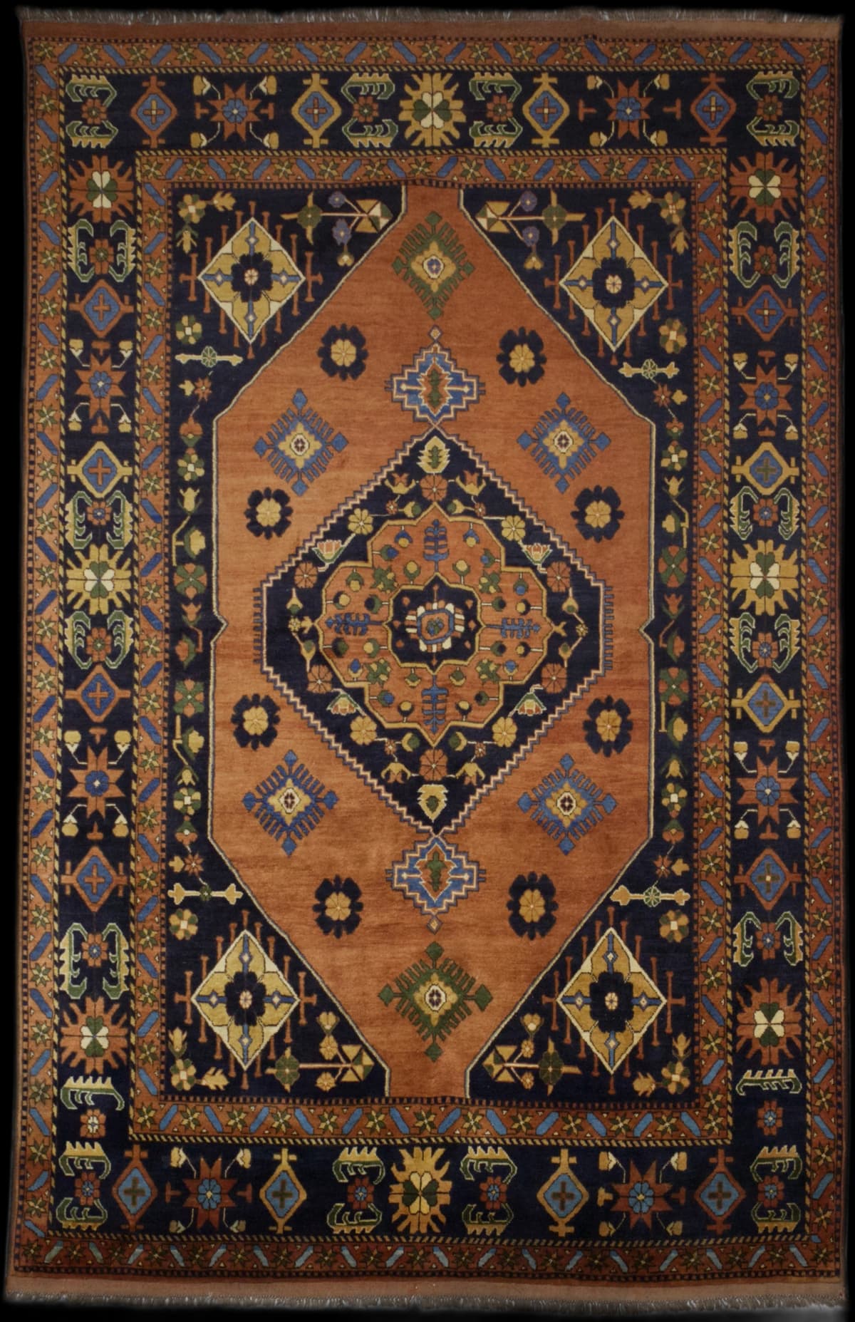 alfombra persa de estilo alfombra oriental en dimensiones 320 centímetros de largo por 207 centímetros de ancho con colores principalmente marrón