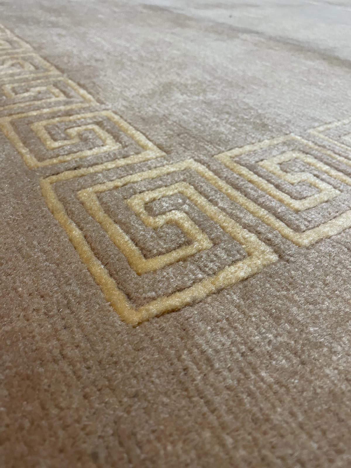 Tapis népalais tibétain, moderne, 173x240 cm, principalement jaune — Gros plan de la texture