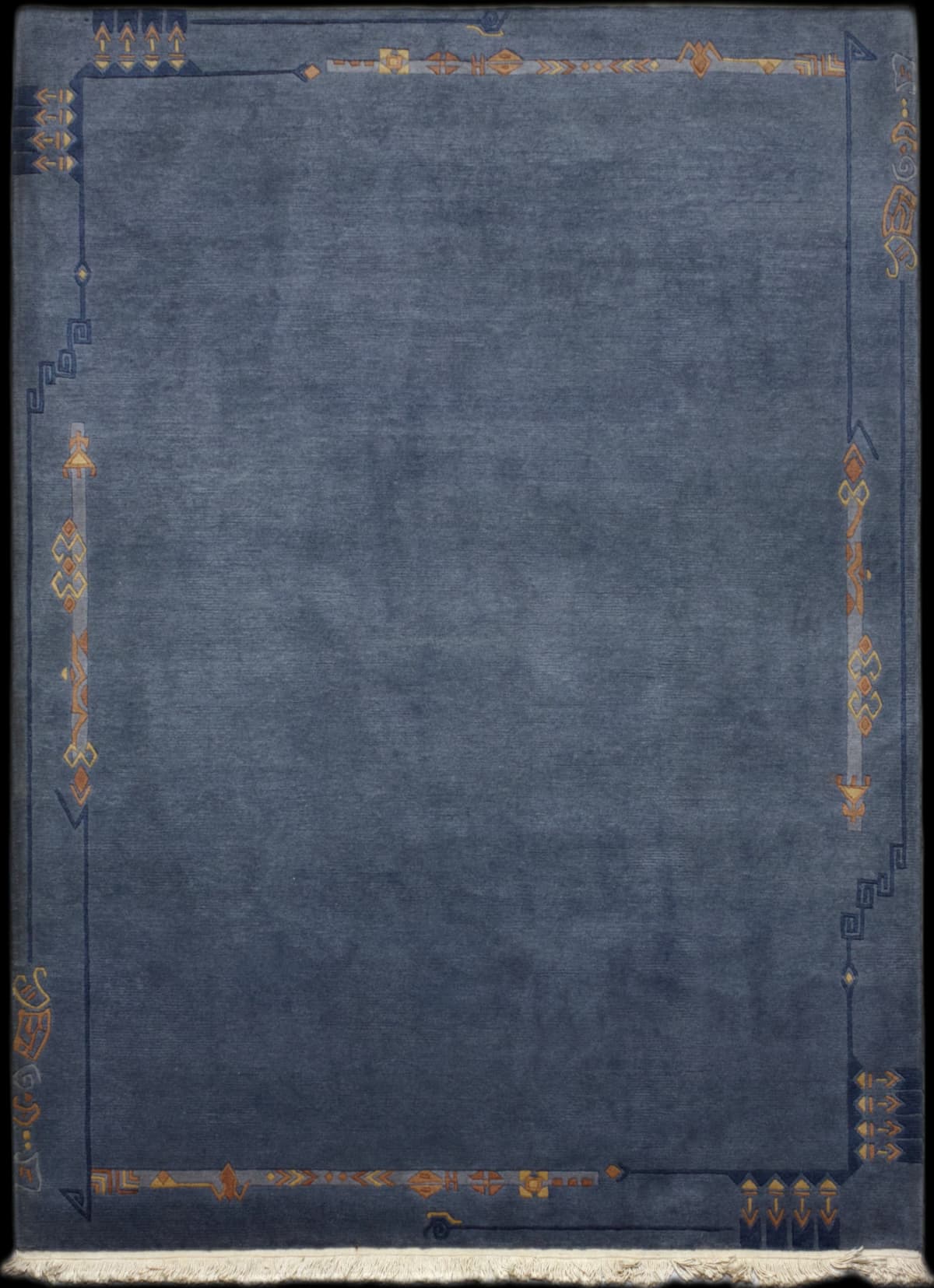 alfombra nepalí de estilo tibetana en dimensiones 240 centímetros de largo por 174 centímetros de ancho con colores principalmente verde