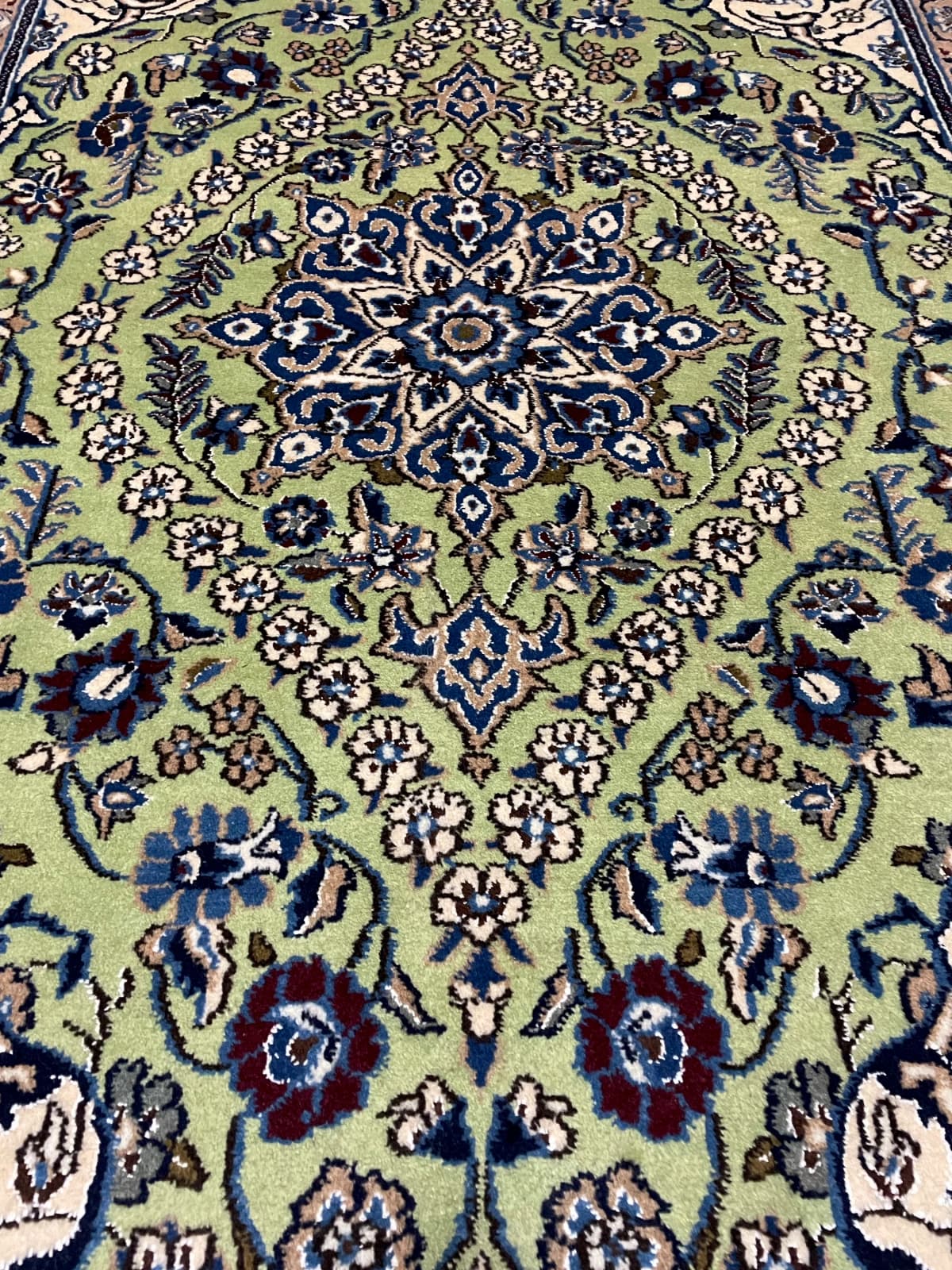 Tapis persan Nain, oriental, 146x208 cm, principalement vert et bleu — Perspective