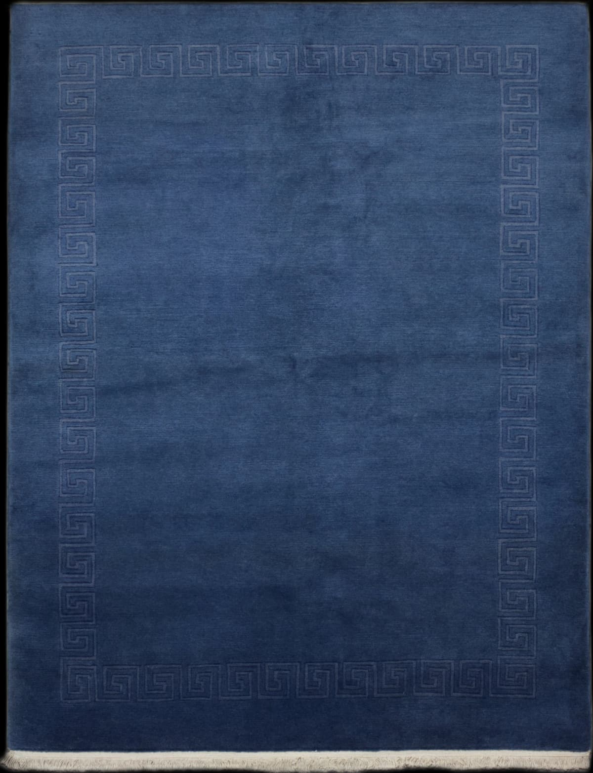 alfombra nepalí en dimensiones 236 centímetros de largo por 169 centímetros de ancho con colores principalmente azul
