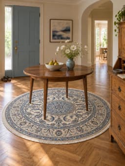 Persian Nain round rug, diameter 200 cm, mainly cream and blue — In a room