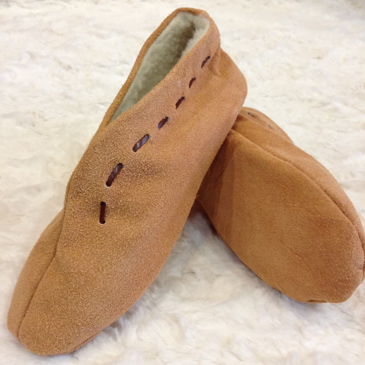zapatos de estilo Babucha con colores principalmente marrón