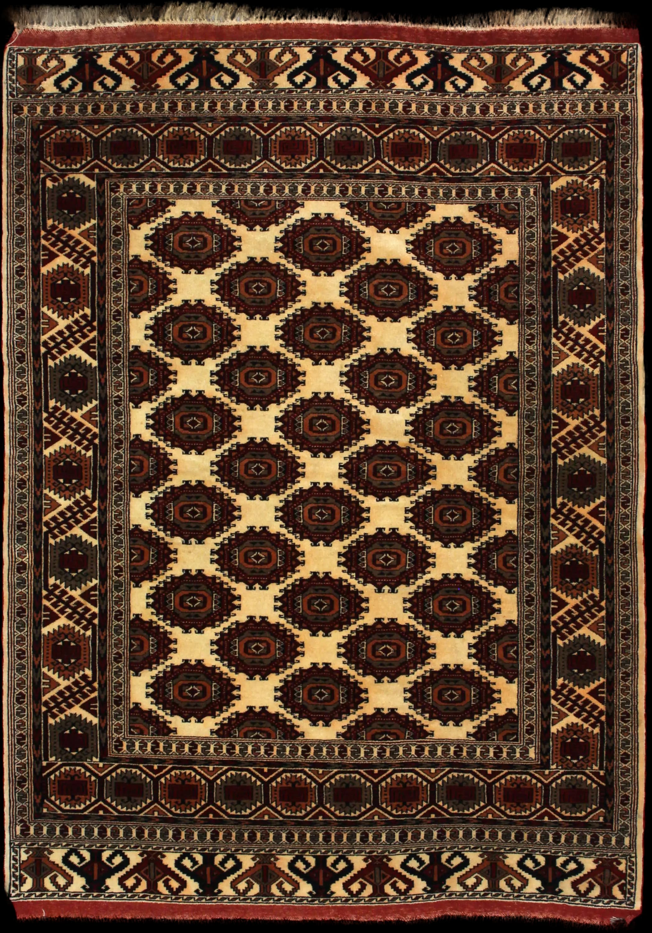 Handmade Persa rug in dimensions 196 centimeters length by 140 centimeters width with mainly Beige y Marrón colors