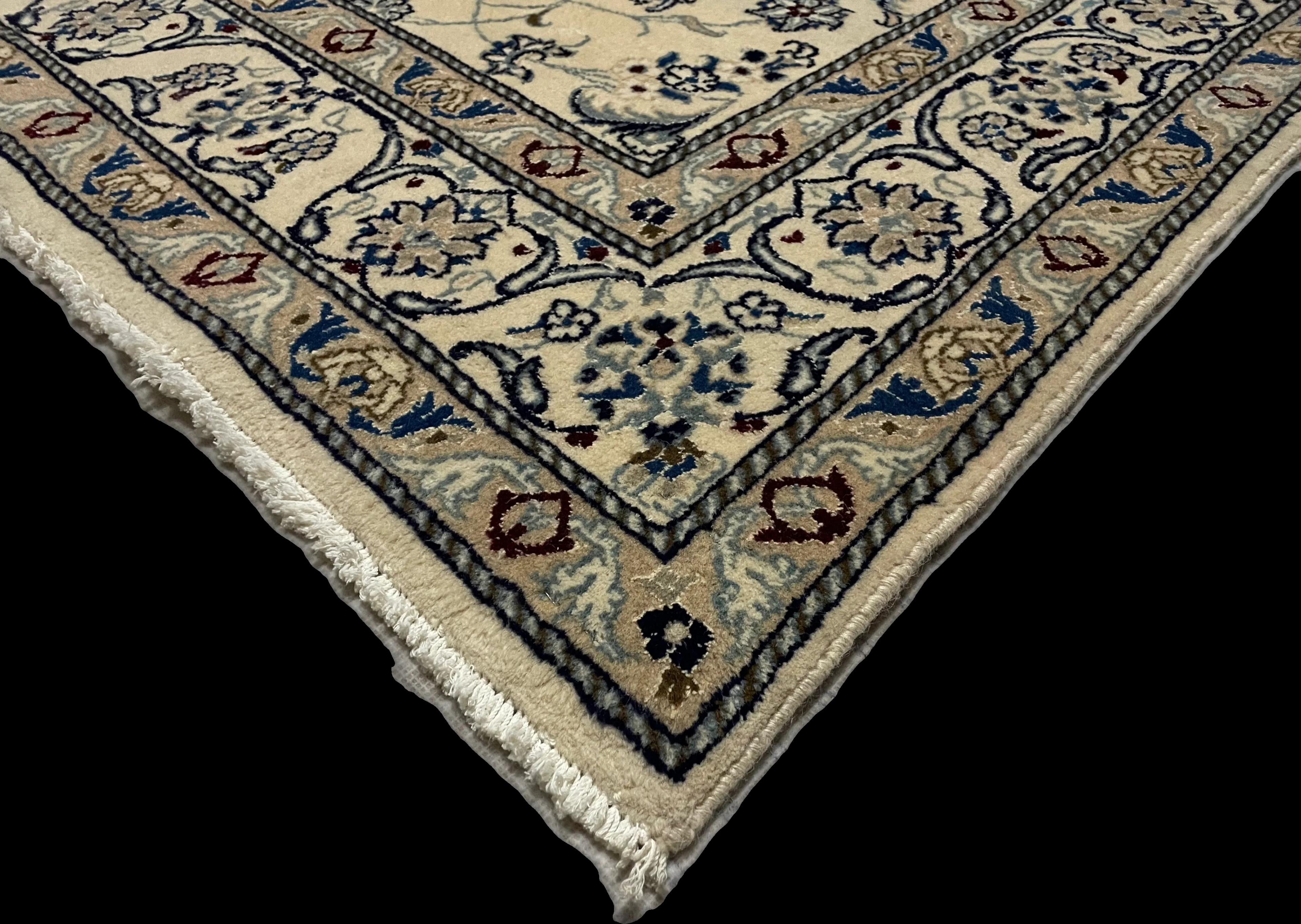 Corner, edge of the rug