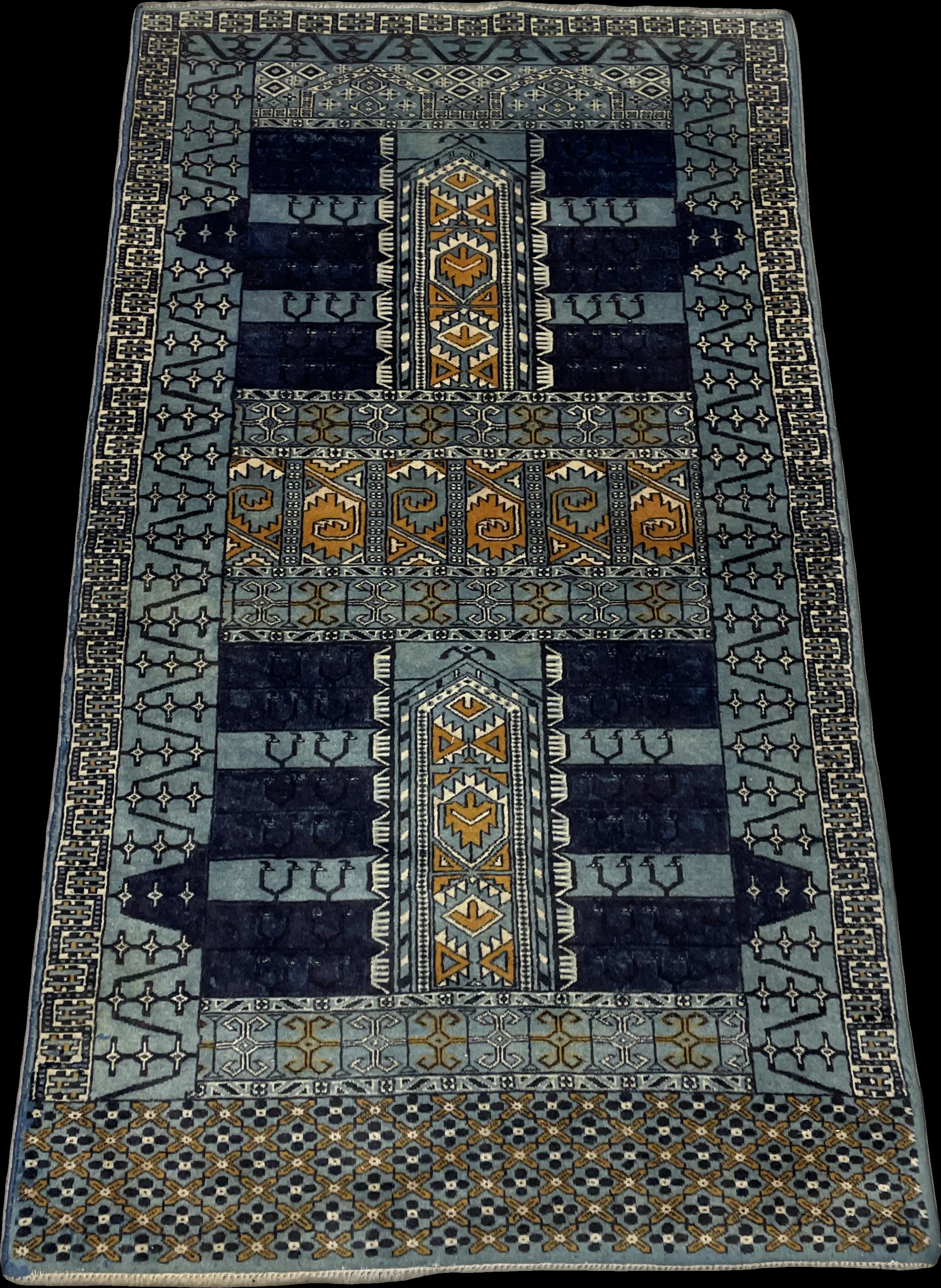 Perspective view of the rug