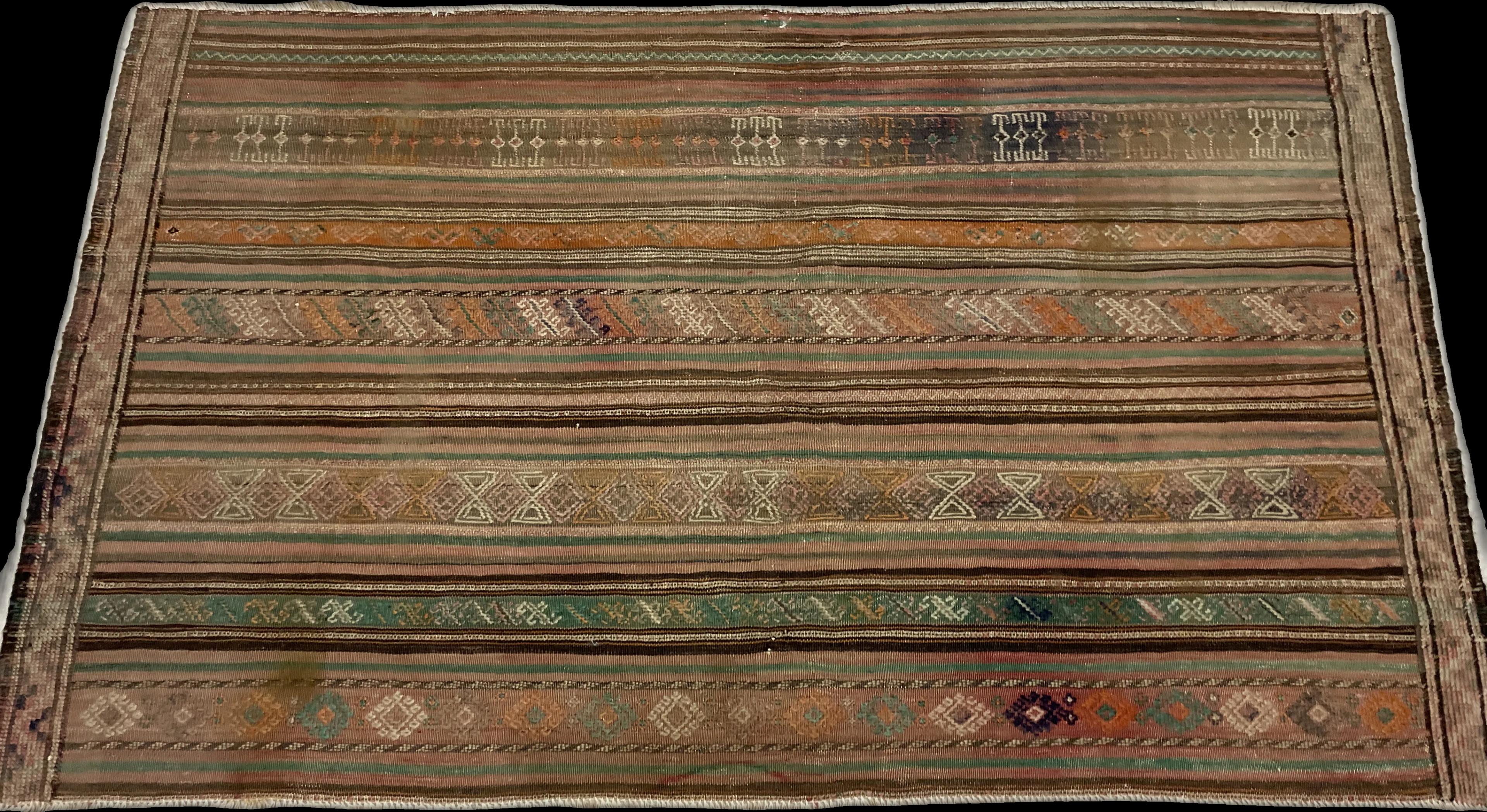 Perspective view of the rug