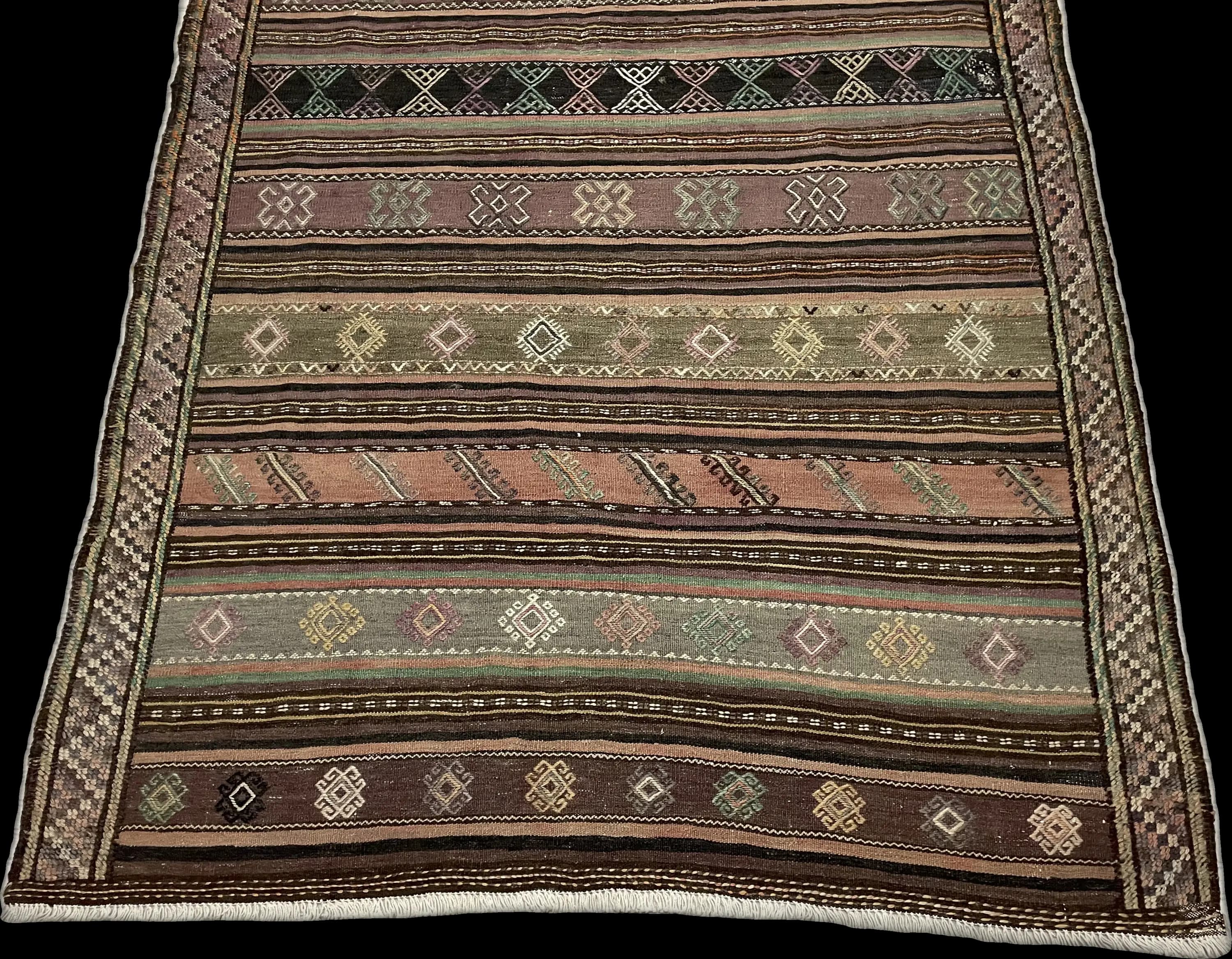 Perspective view of the rug