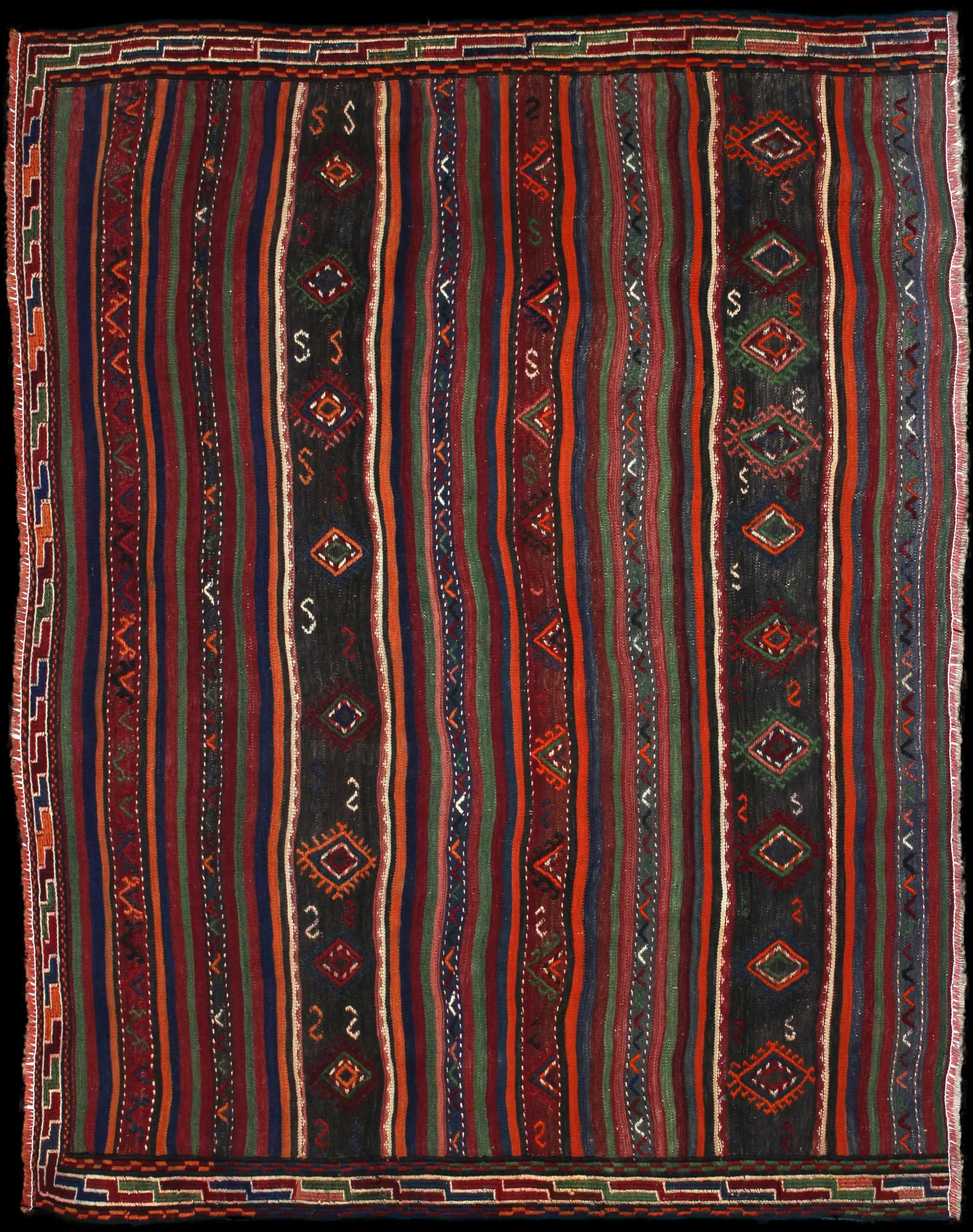 Handmade Persiano rug in dimensions 196 centimeters length by 156 centimeters width