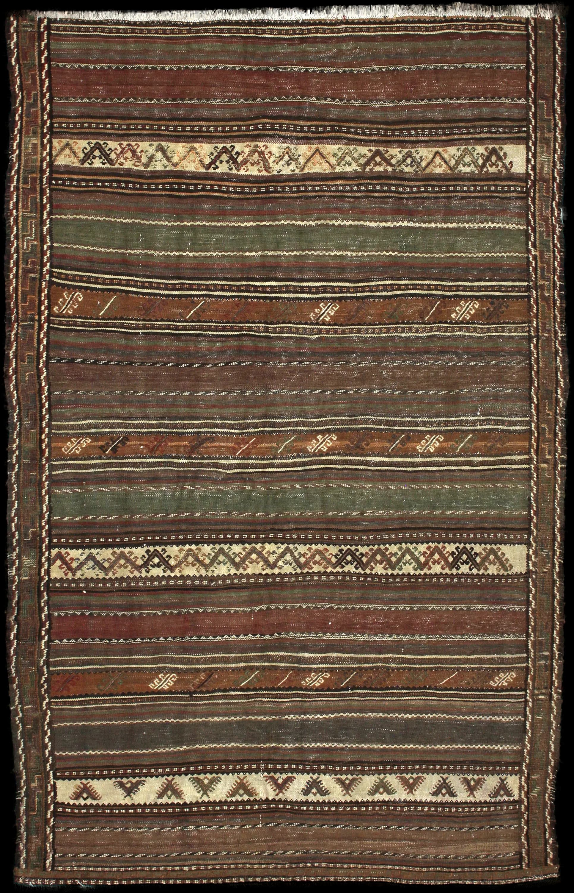 Handmade Persa rug in dimensions 212 centimeters length by 138 centimeters width with mainly Marrón colors