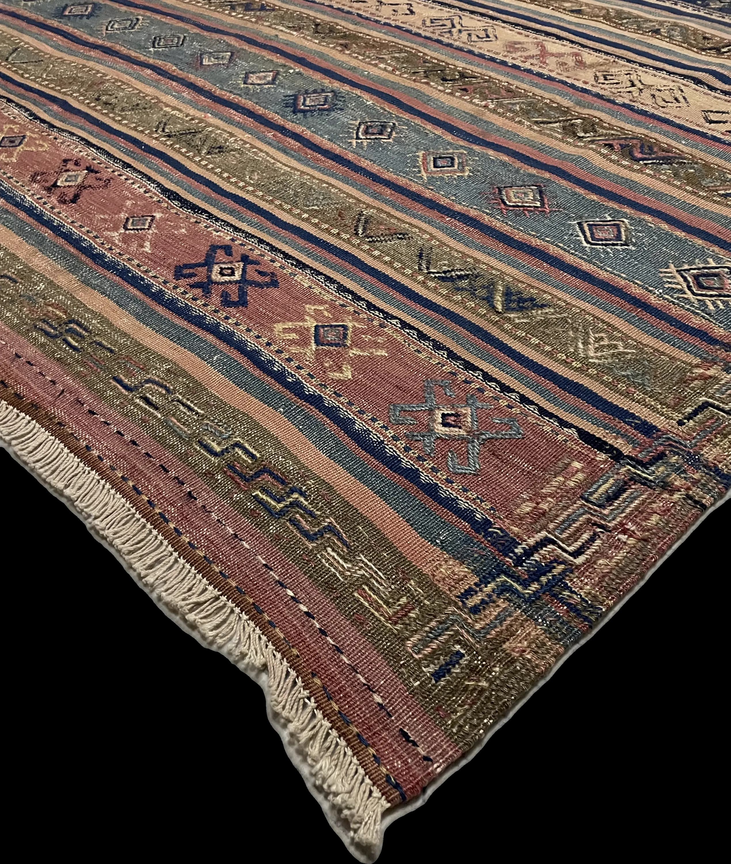 Corner, edge of the rug