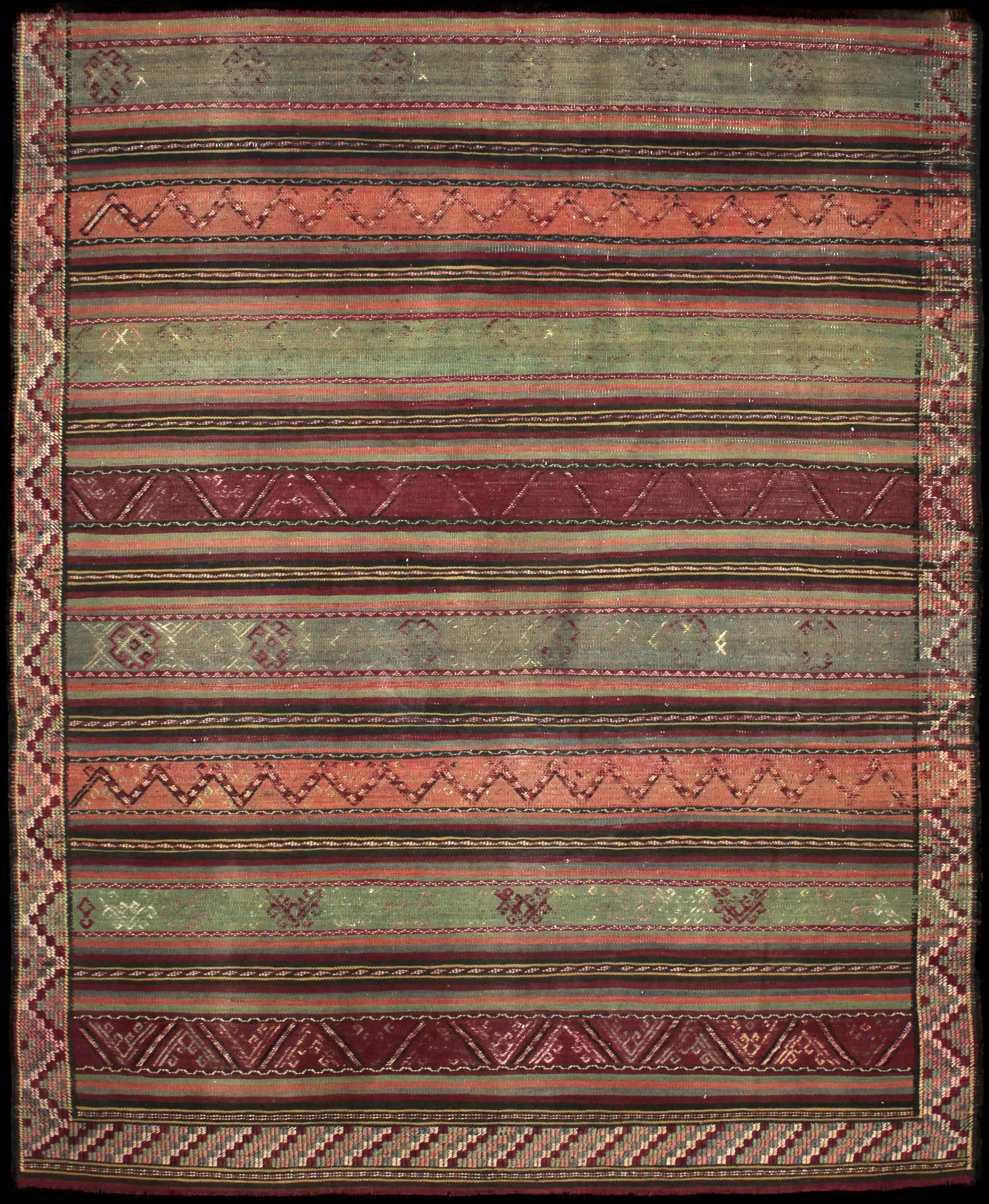 Handmade Persa rug in dimensions 200 centimeters length by 163 centimeters width with mainly Verde y Morado colors